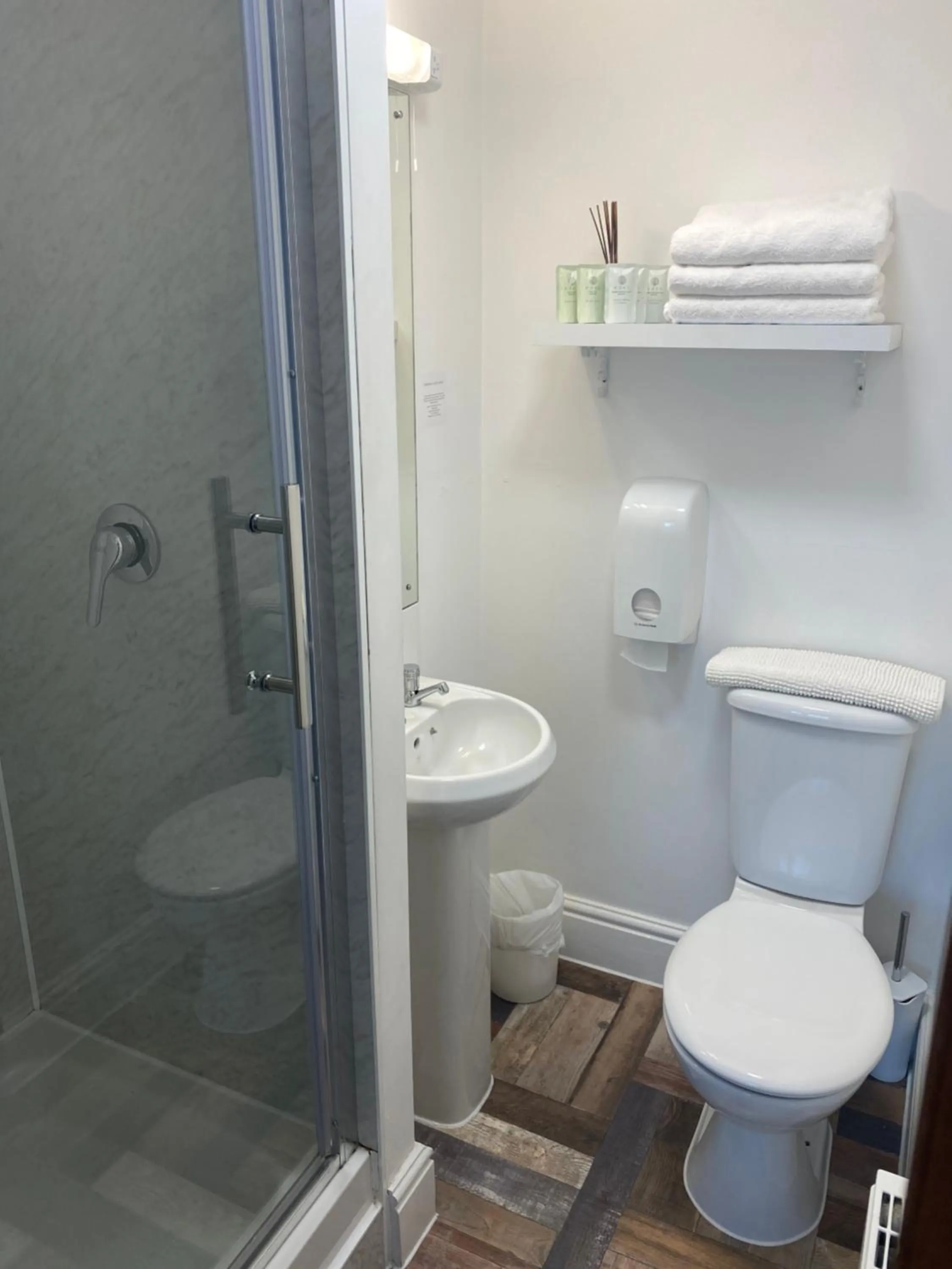 Bathroom in A & B Guest House Cambridge Ltd
