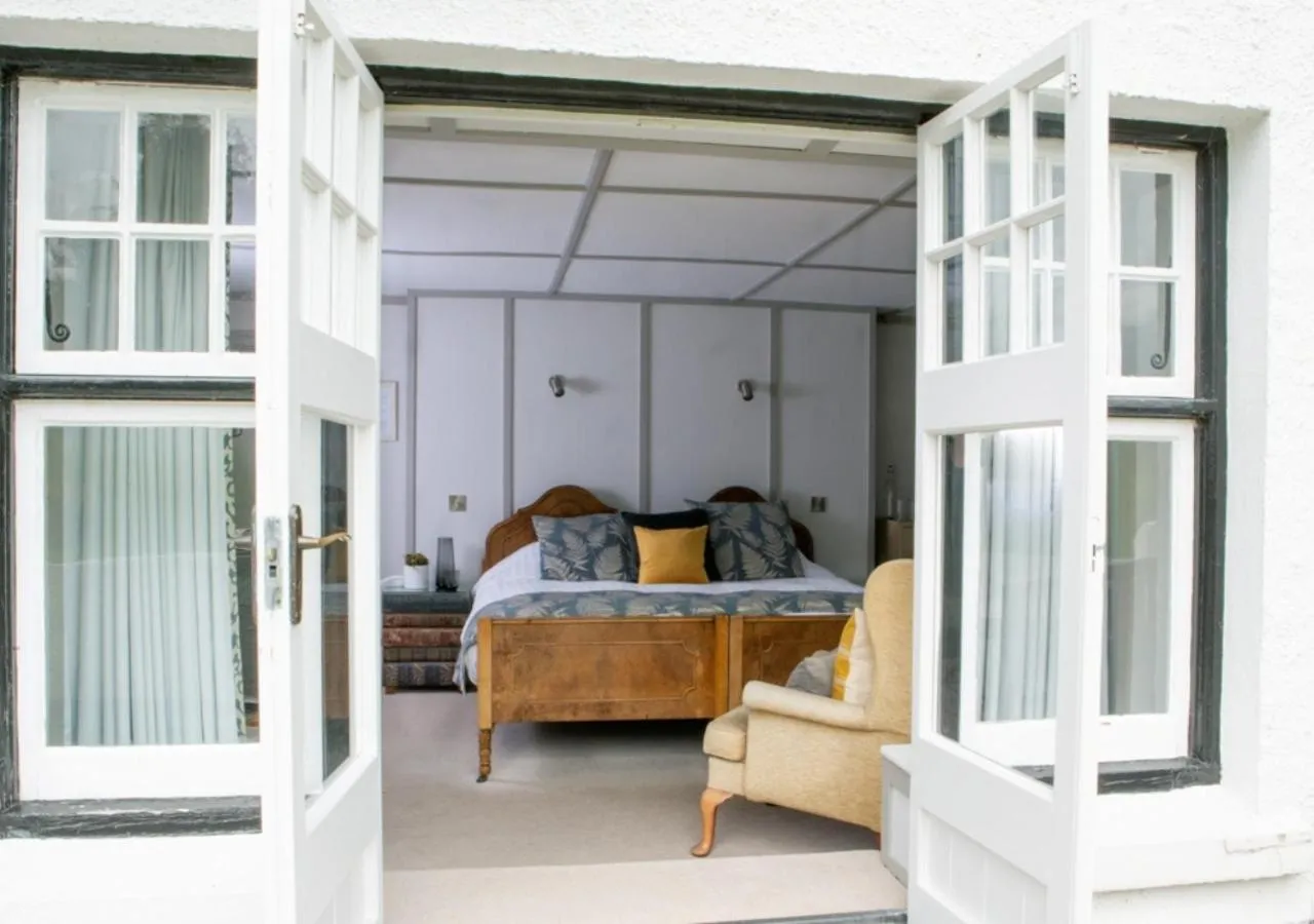 Bed in Mill End Hotel