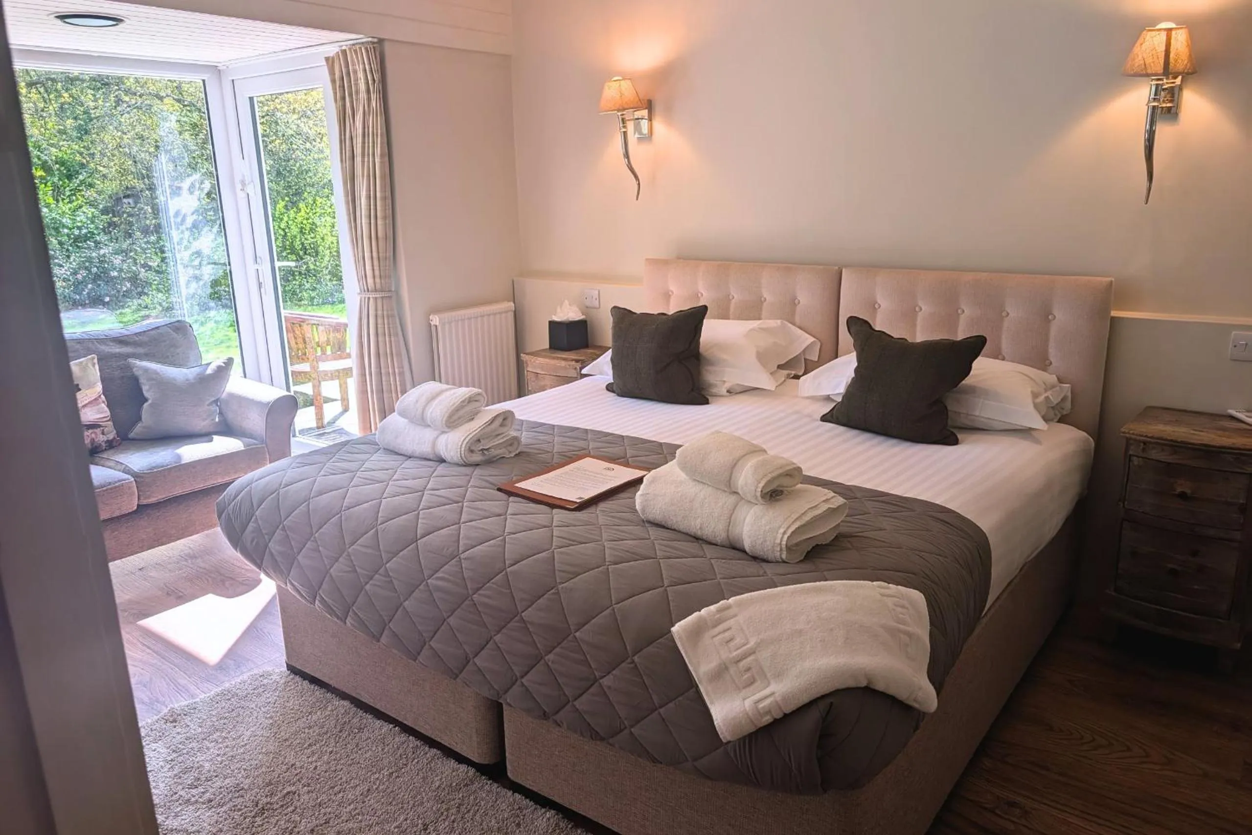 Bed in Mill End Hotel