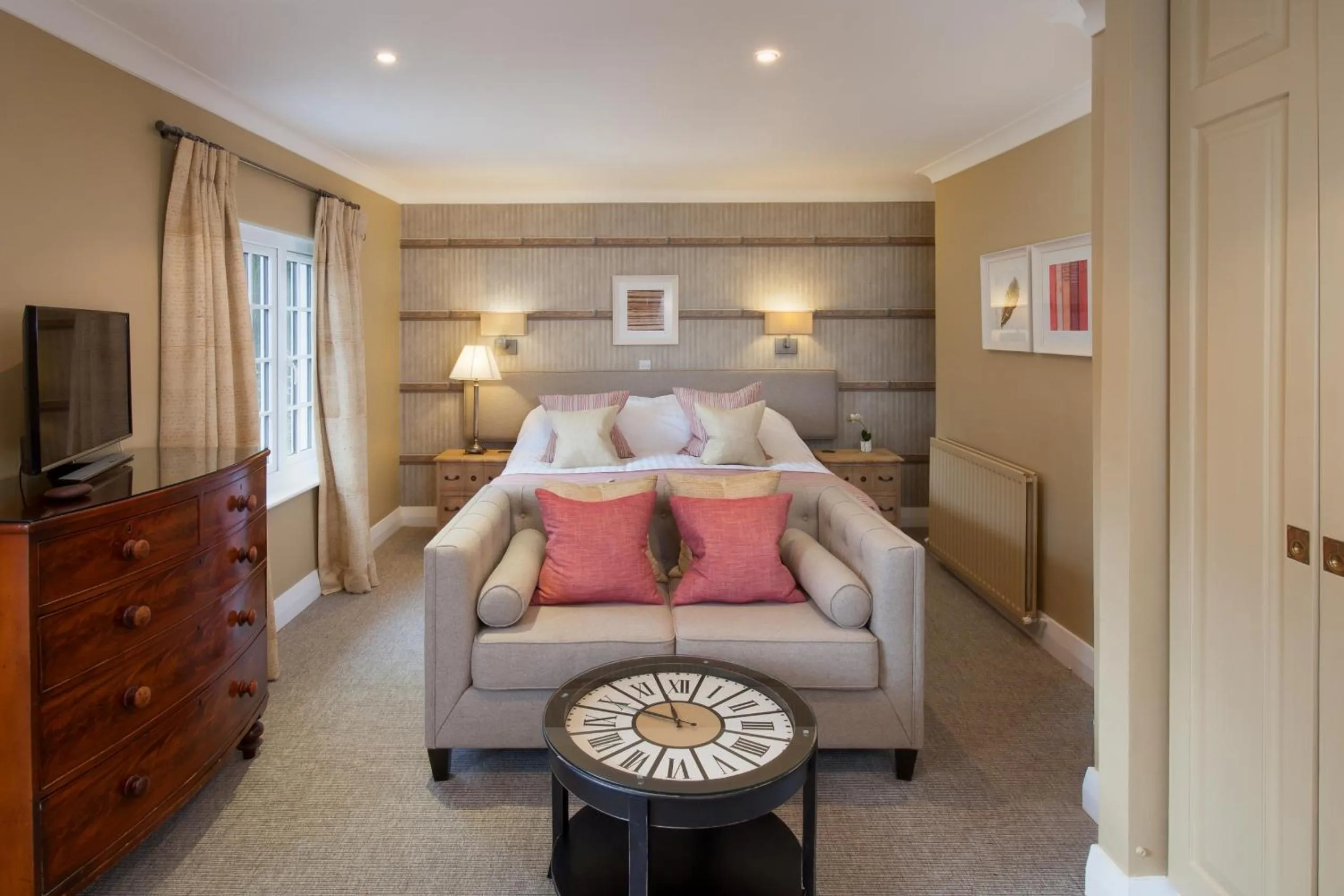 Day, Bed in Mill End Hotel