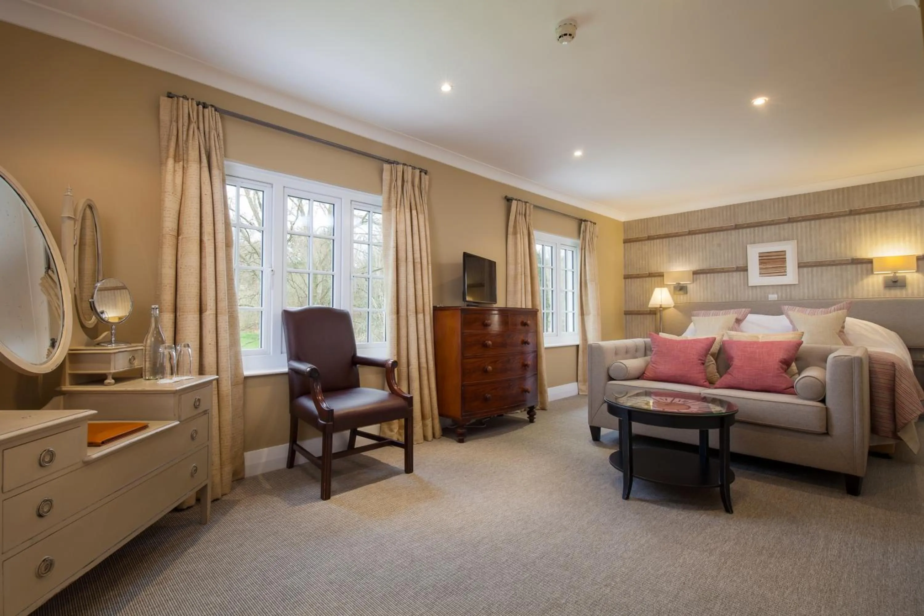 Day, Bed in Mill End Hotel