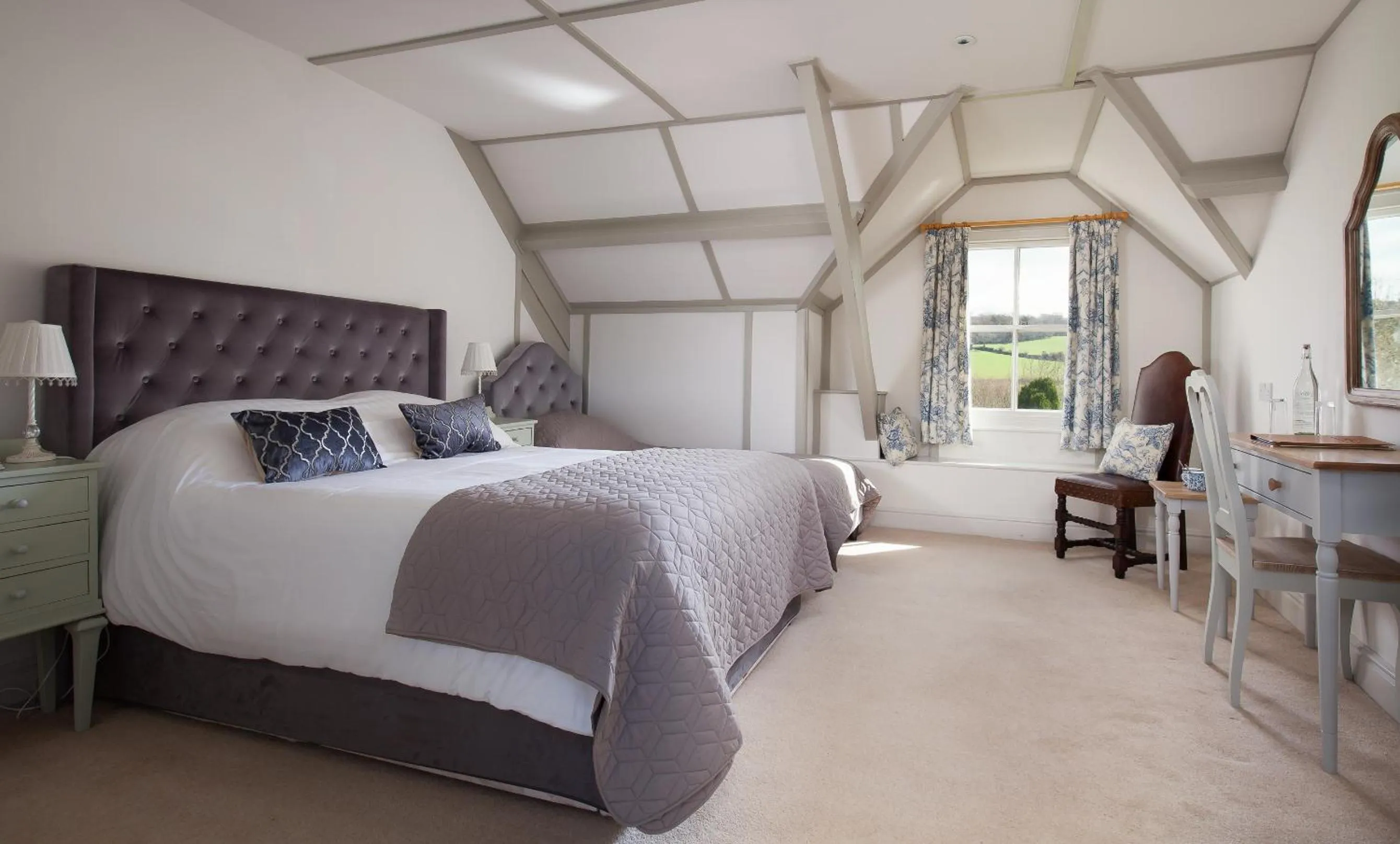 Bed in Mill End Hotel