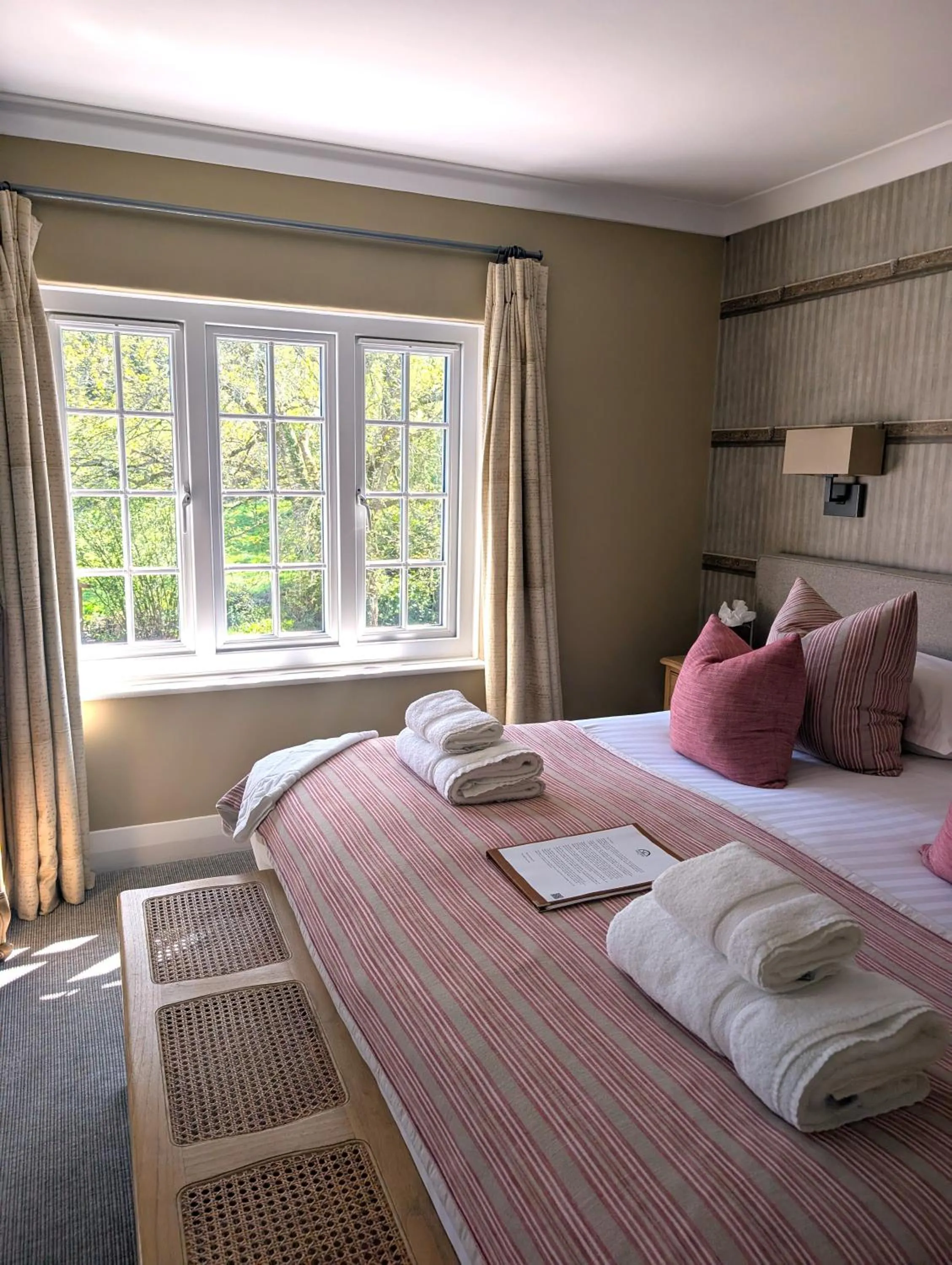 Bed in Mill End Hotel