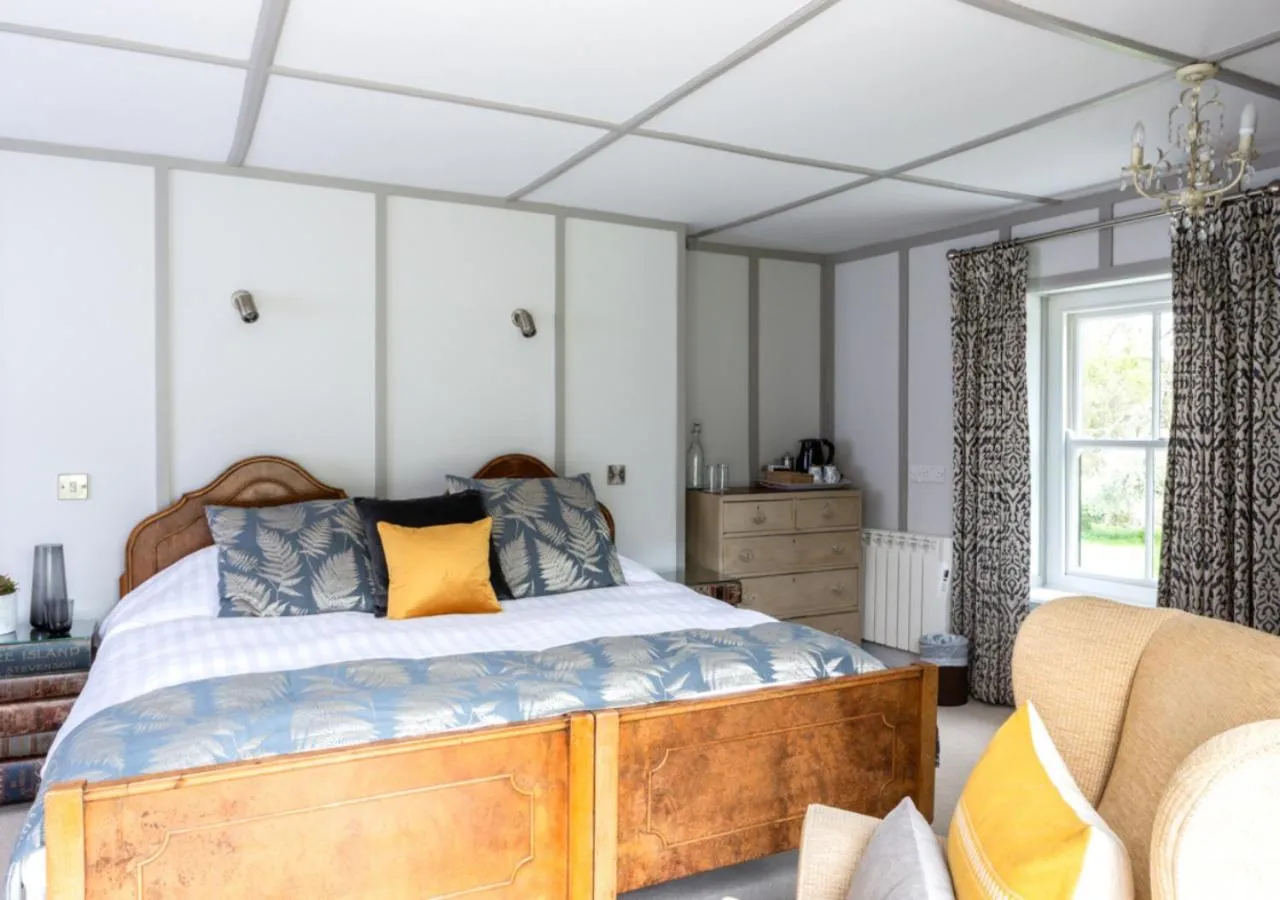 Bed in Mill End Hotel