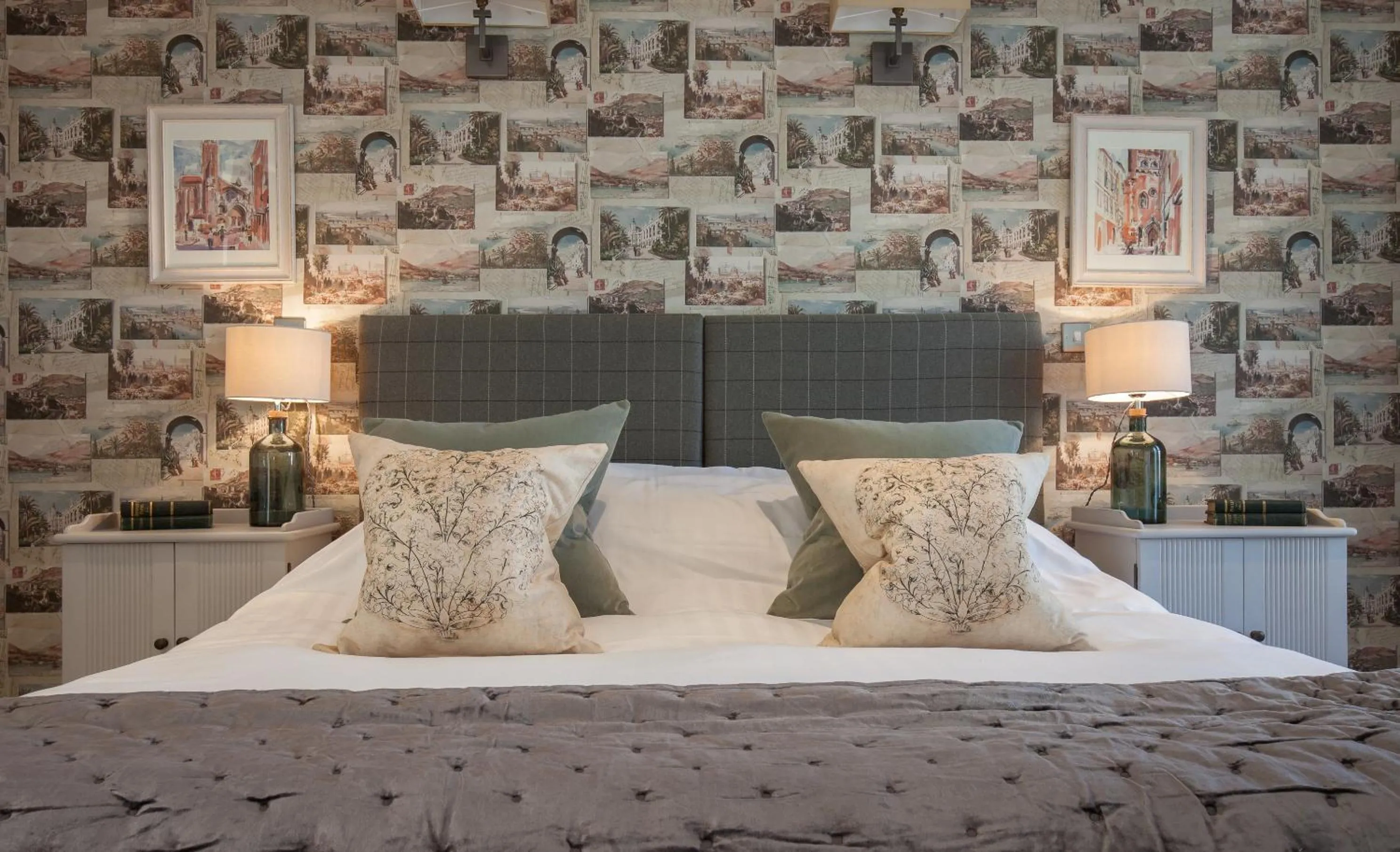 Bed in Mill End Hotel