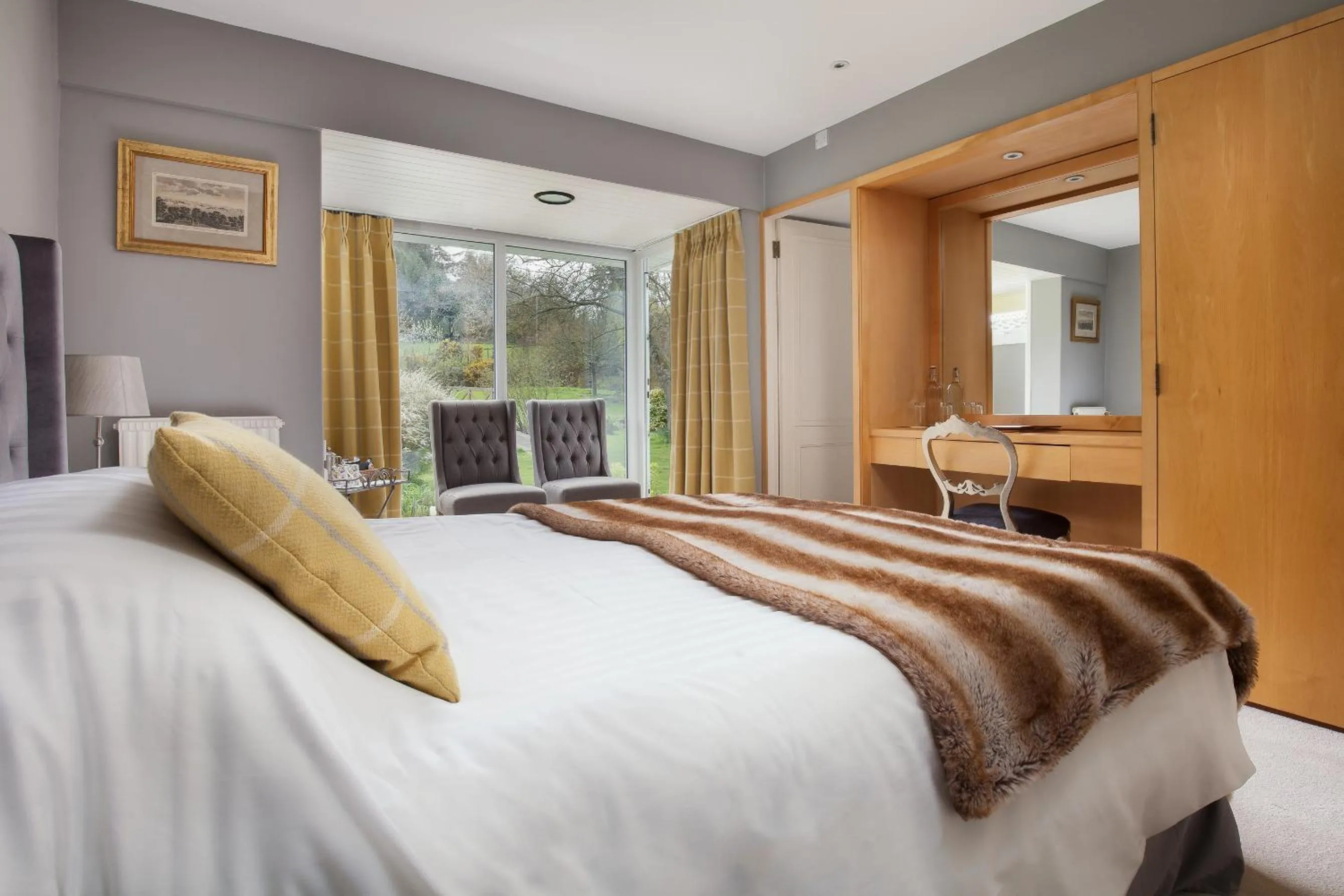 Bed in Mill End Hotel