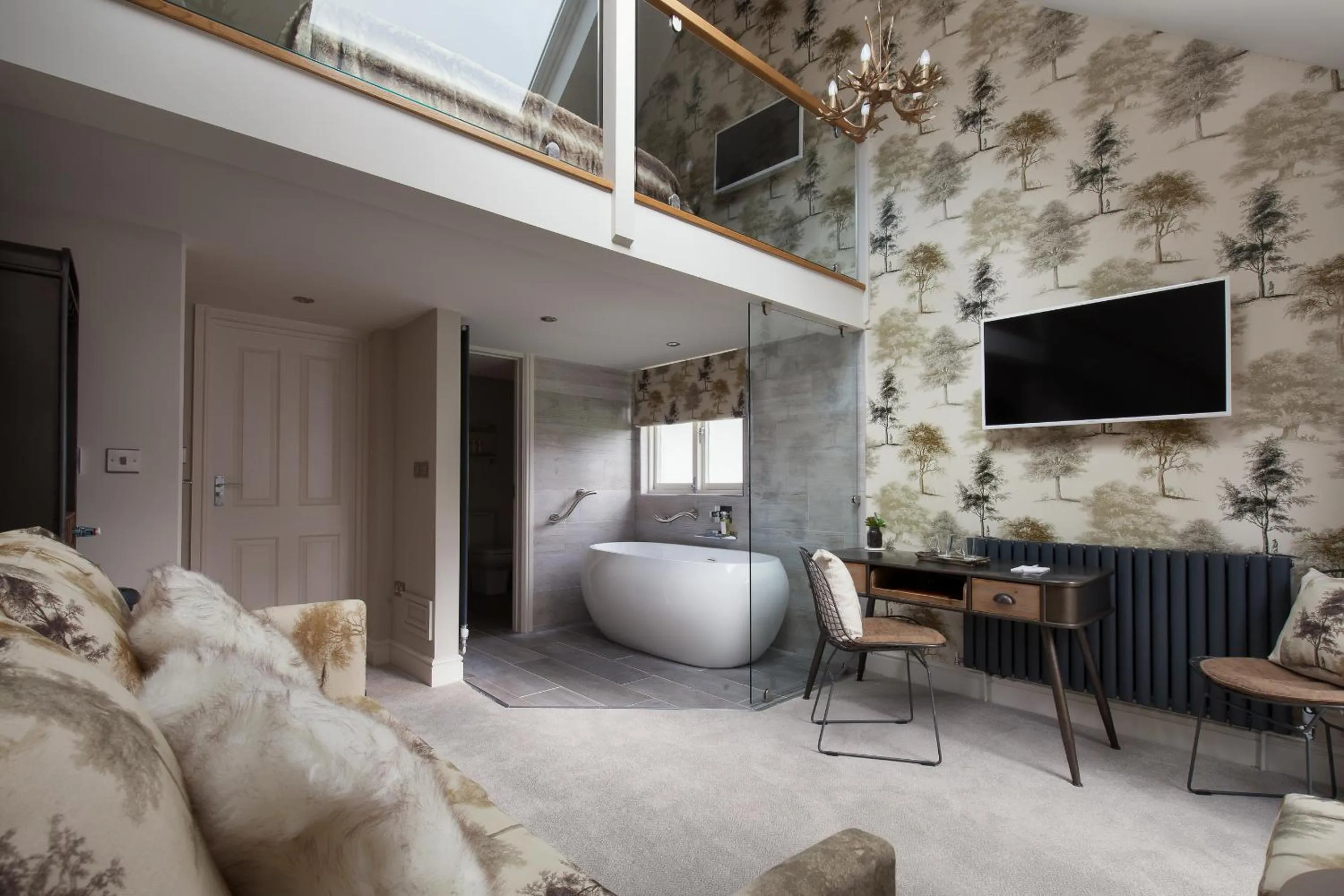 TV and multimedia, Bed in Mill End Hotel