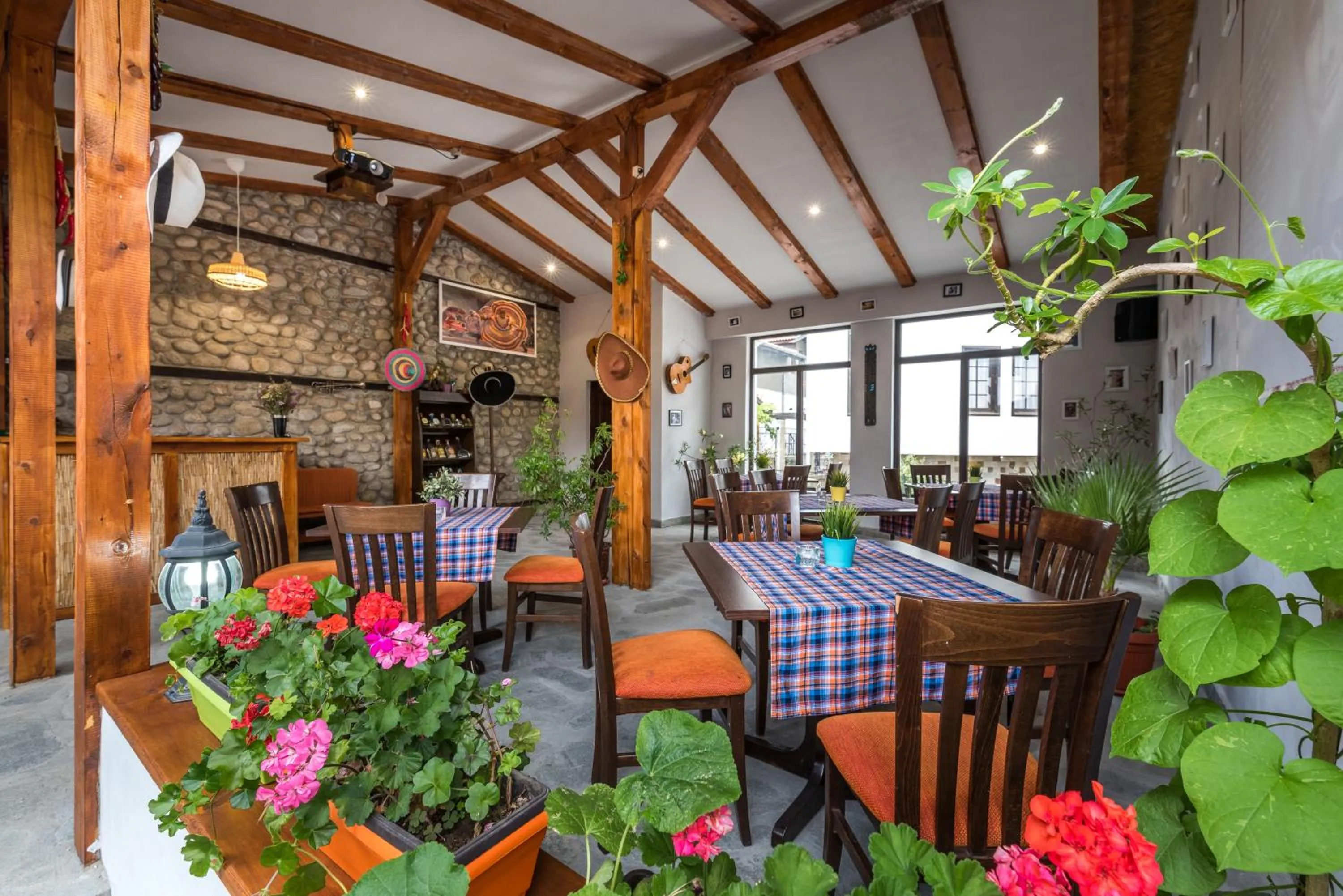 Restaurant/places to eat in Hotel Ida