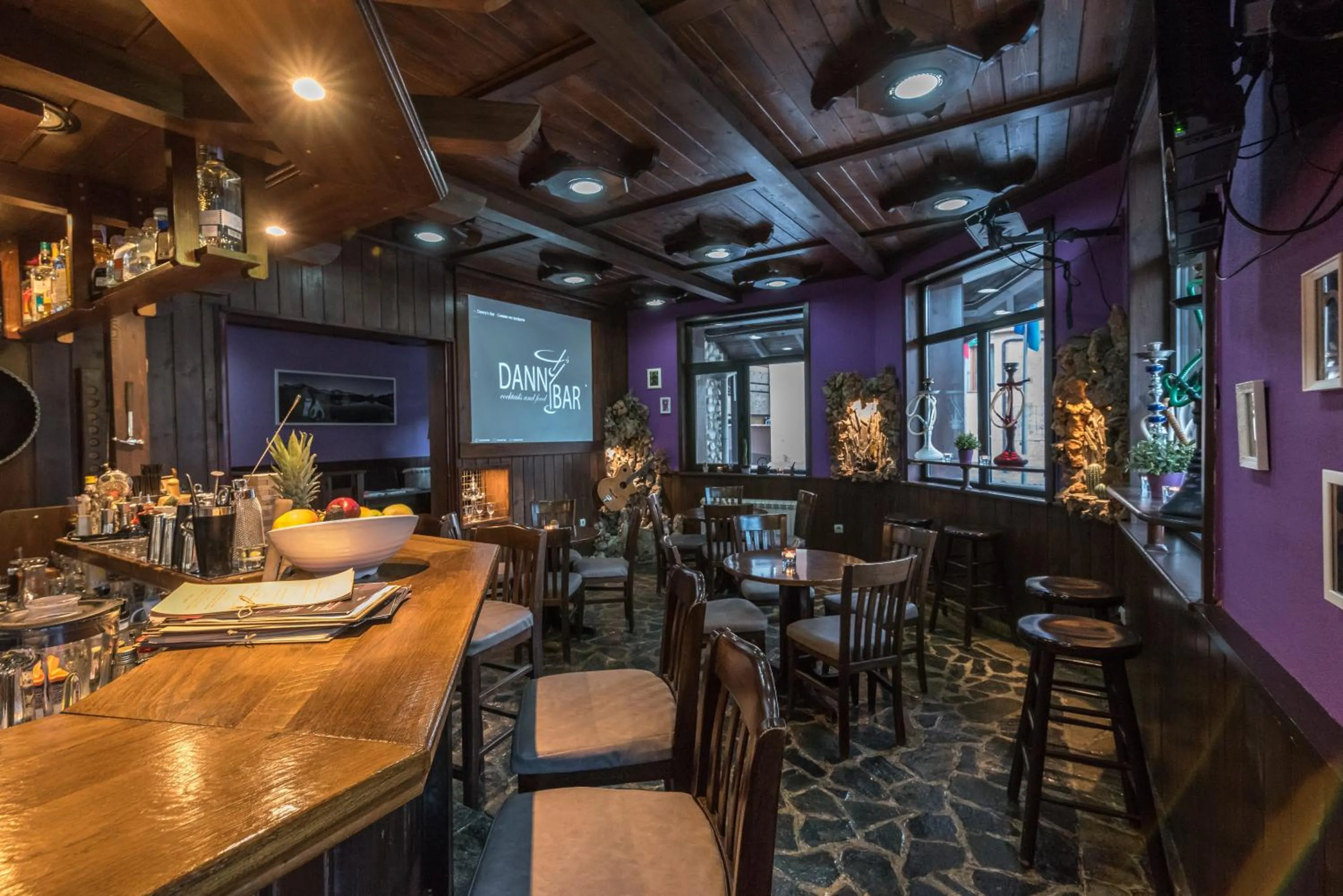 Restaurant/places to eat in Hotel Ida