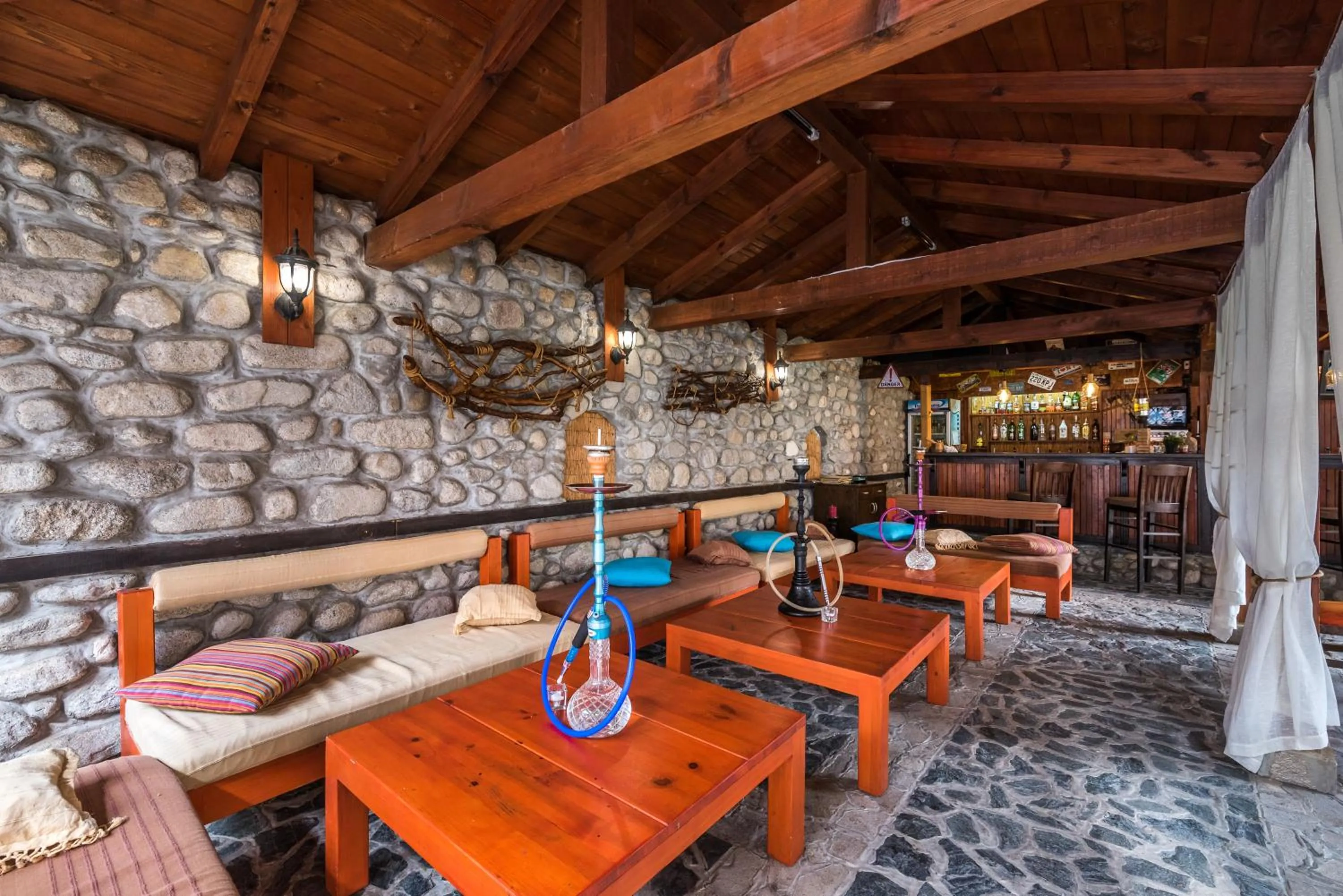 Restaurant/places to eat in Hotel Ida