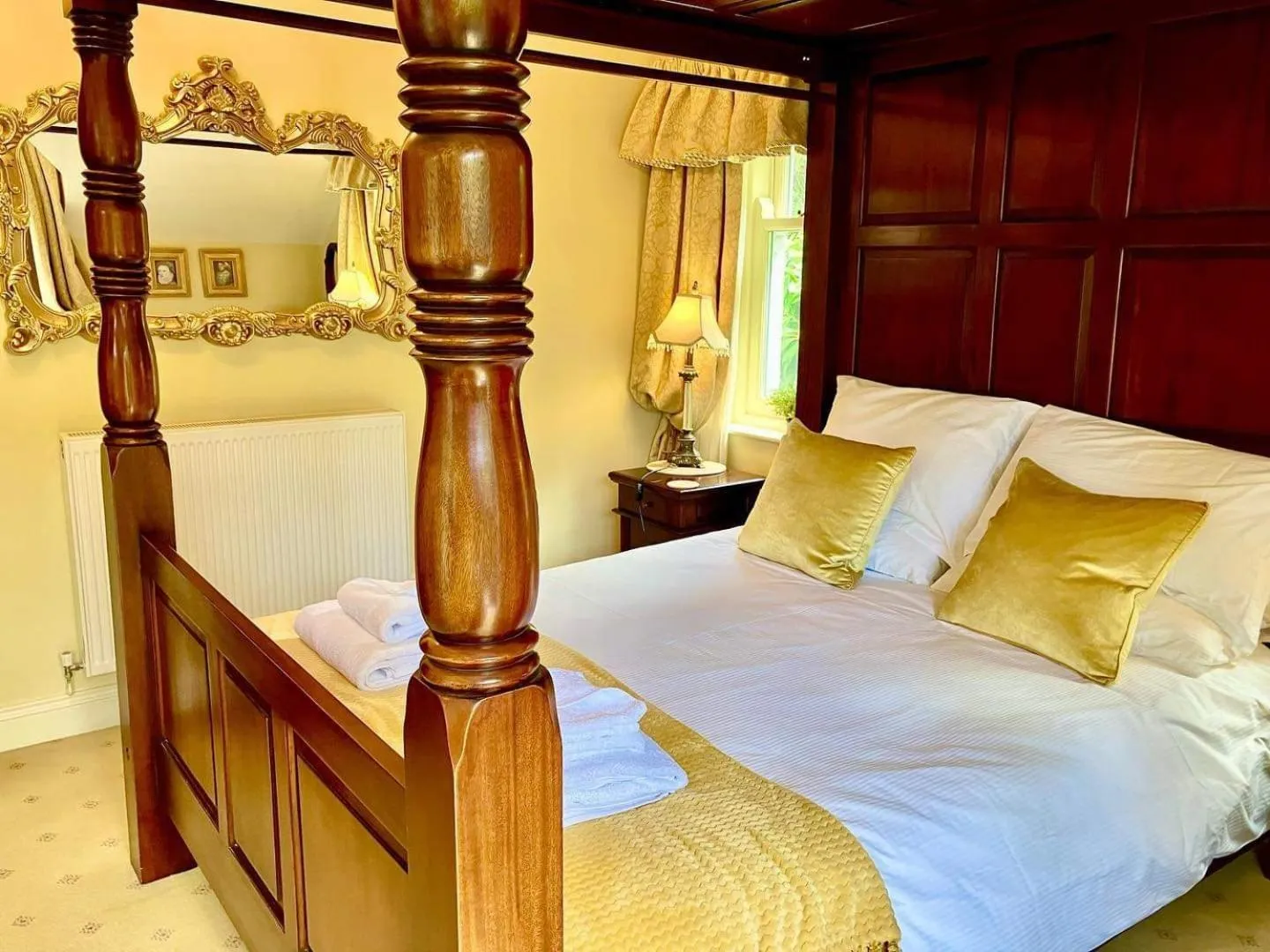 Bedroom, Bed in Storrs Gate House