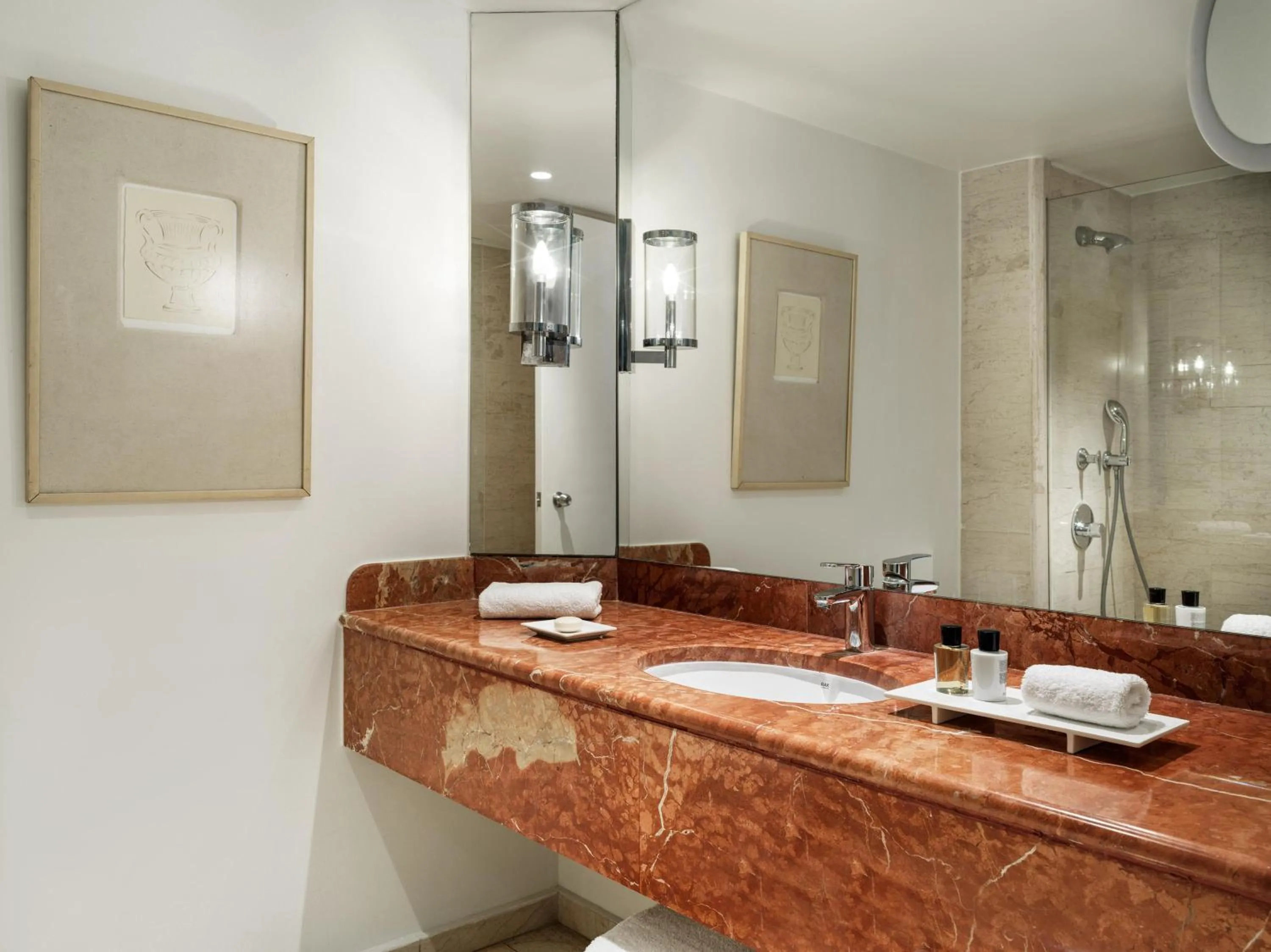 Bathroom in Annabelle