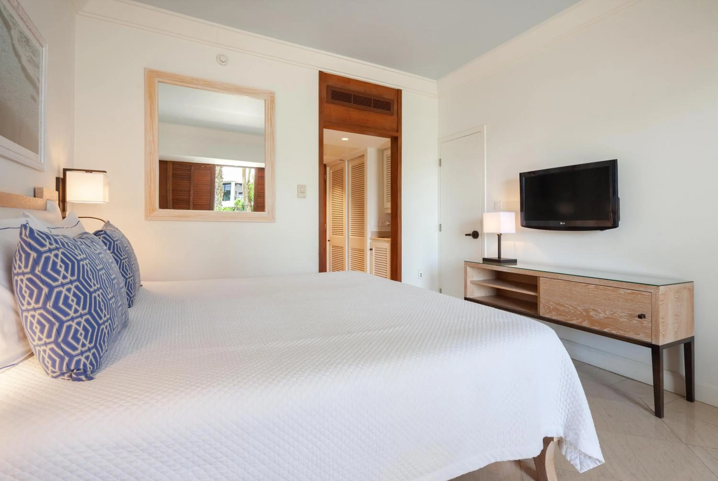 Photo of the whole room, Bed in Annabelle