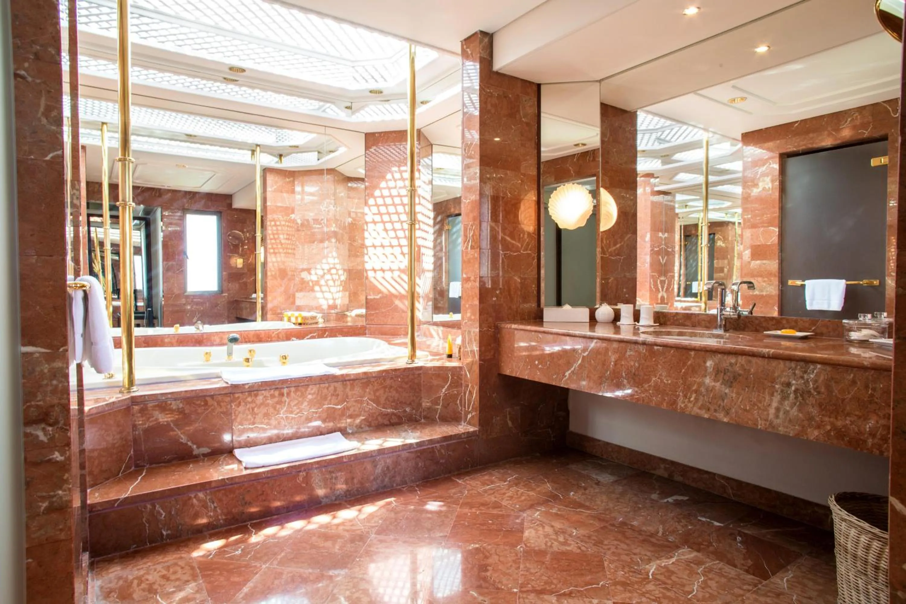 Bathroom in Annabelle