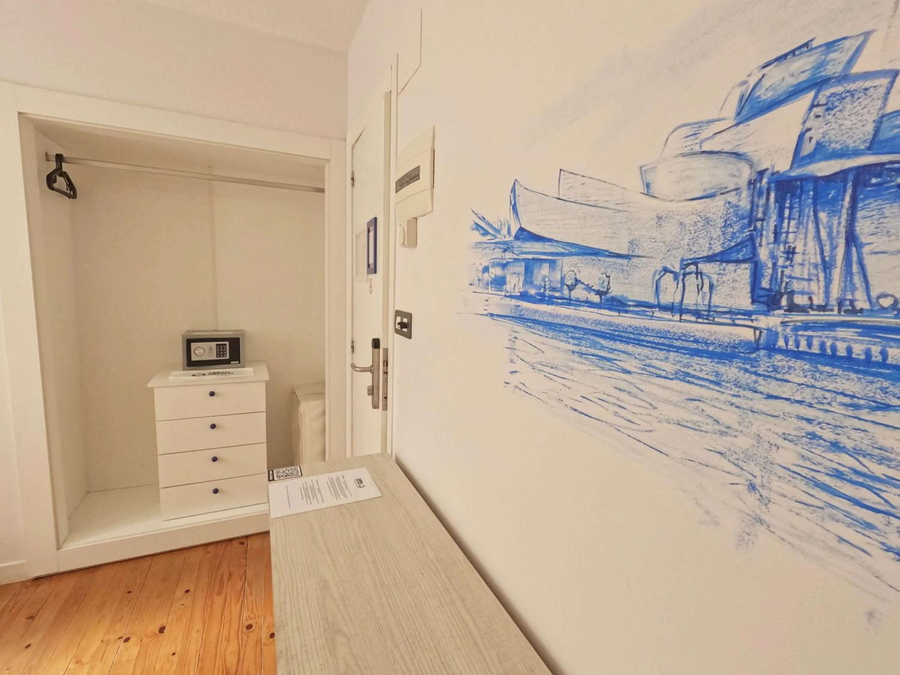 Photo of the whole room in Casual Gurea