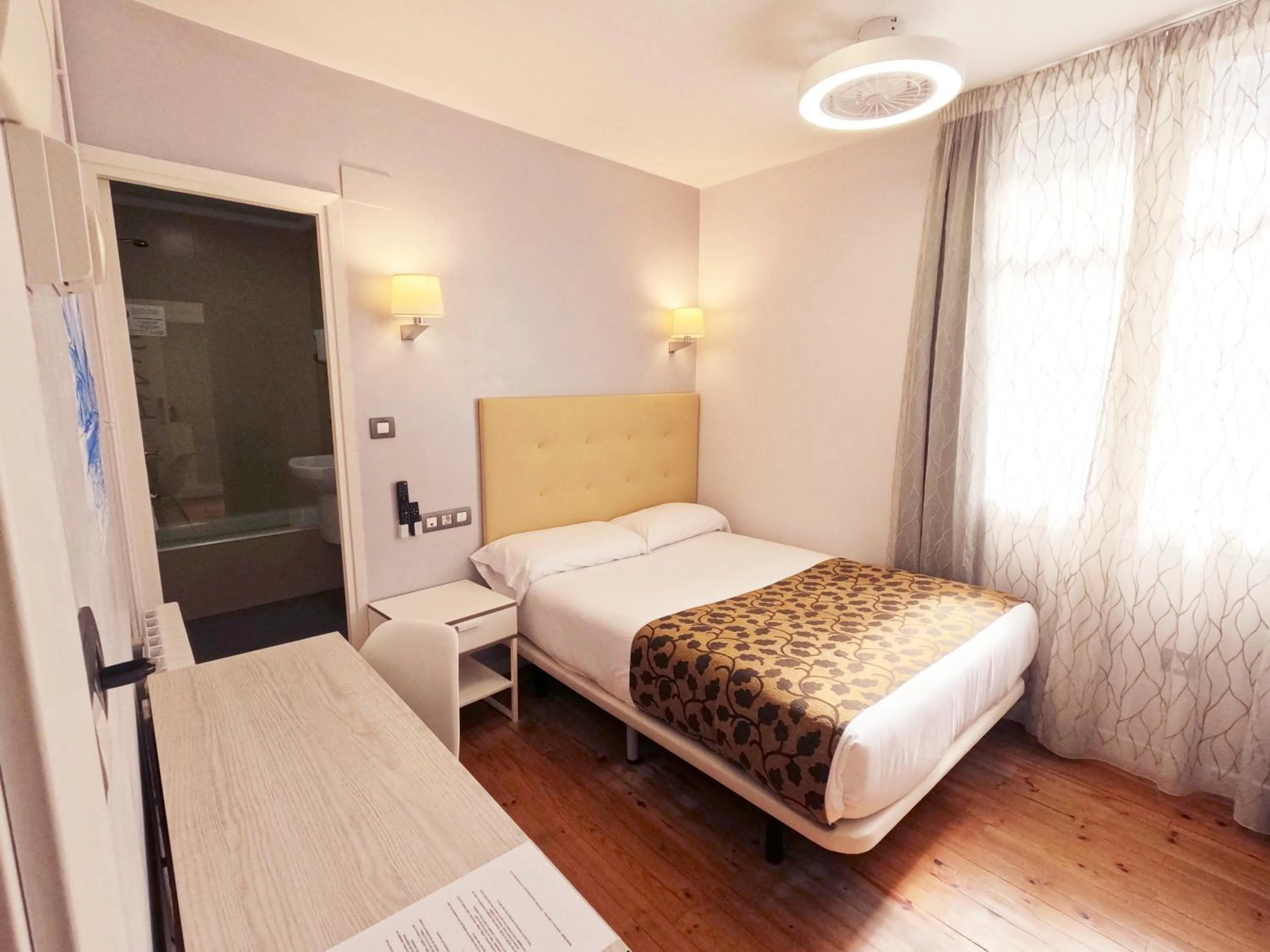 Photo of the whole room, Bed in Casual Gurea