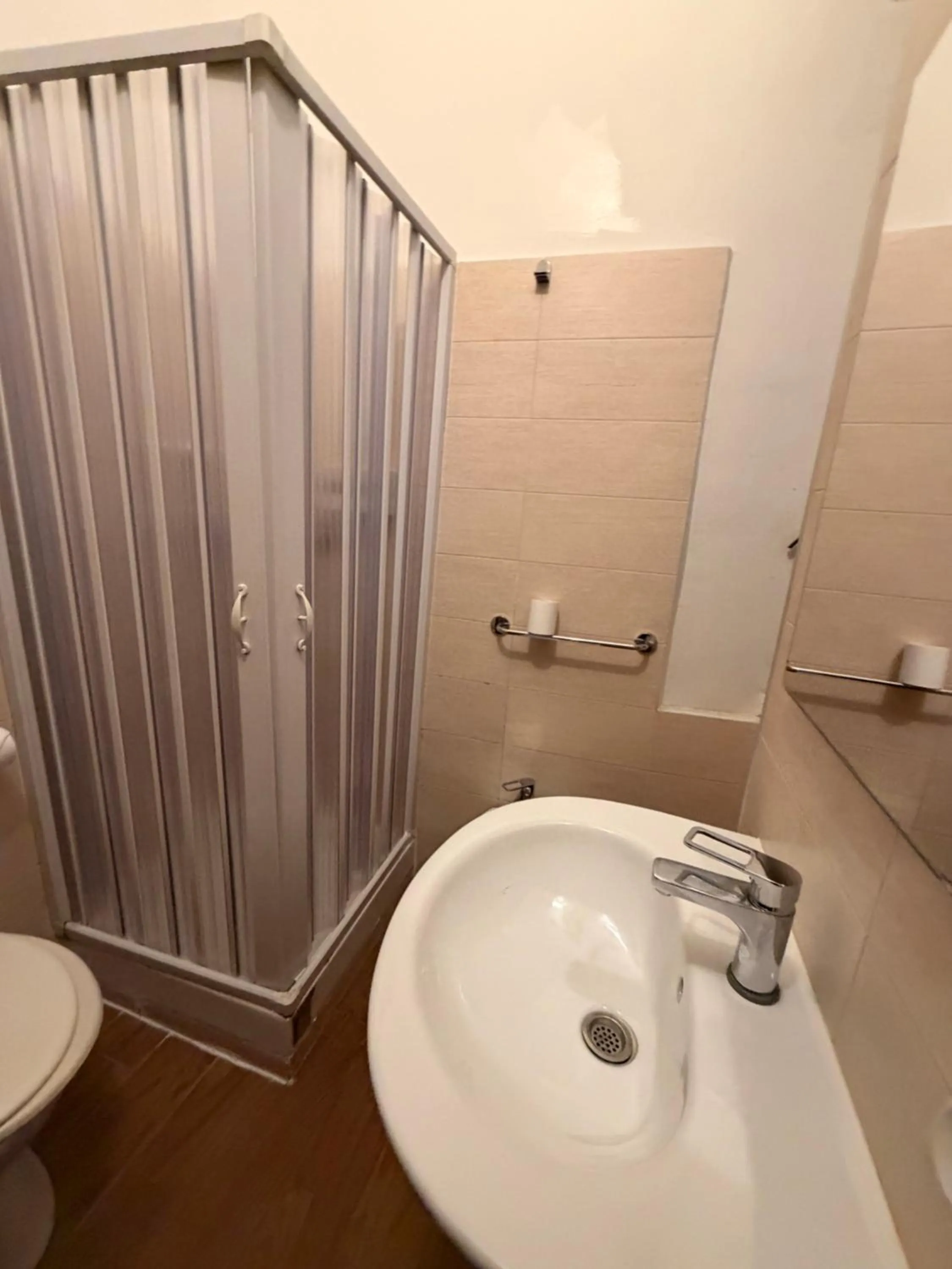 Shower in Albergo Corvetto Corso Lodi