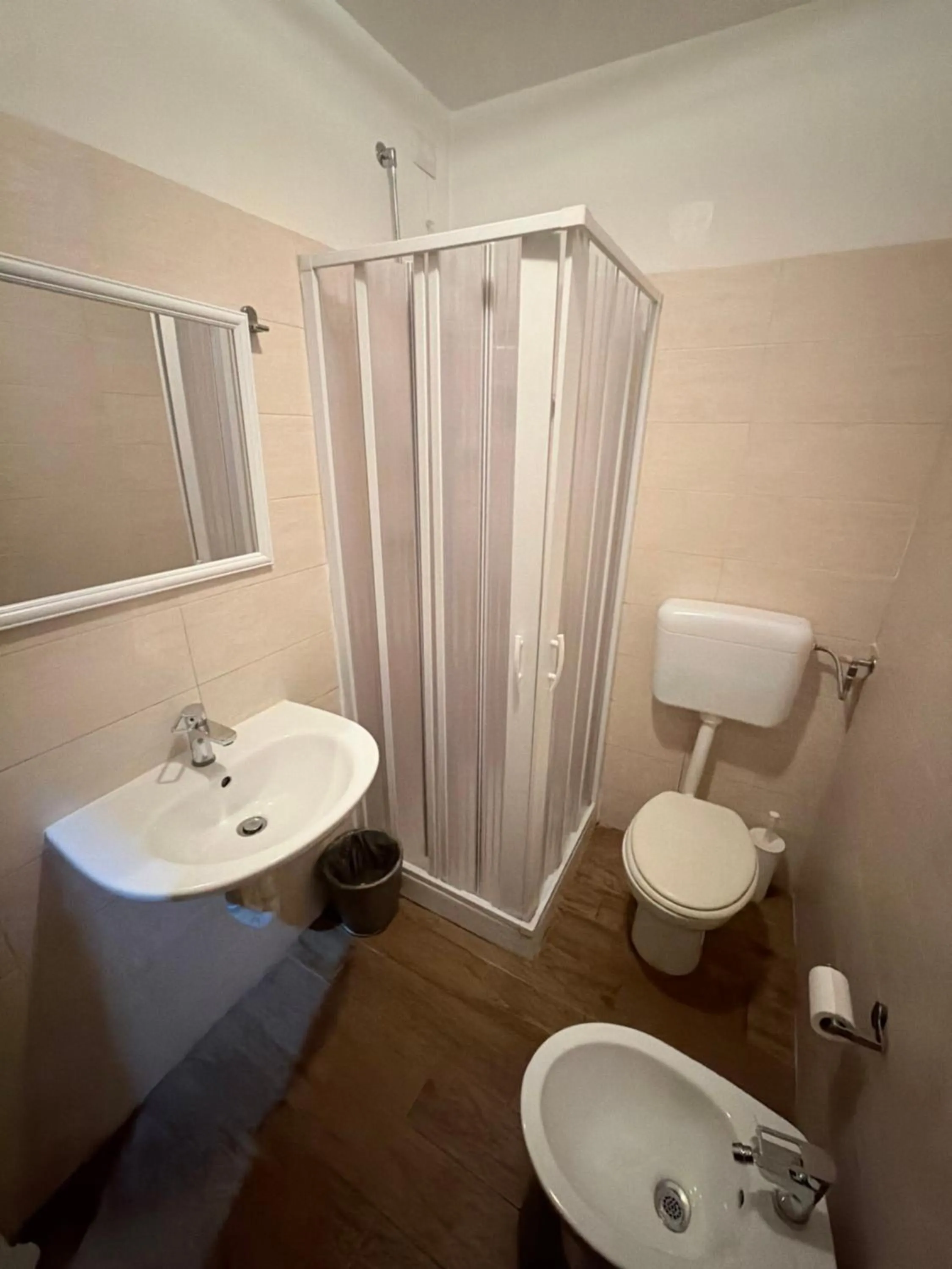 Shower in Albergo Corvetto Corso Lodi