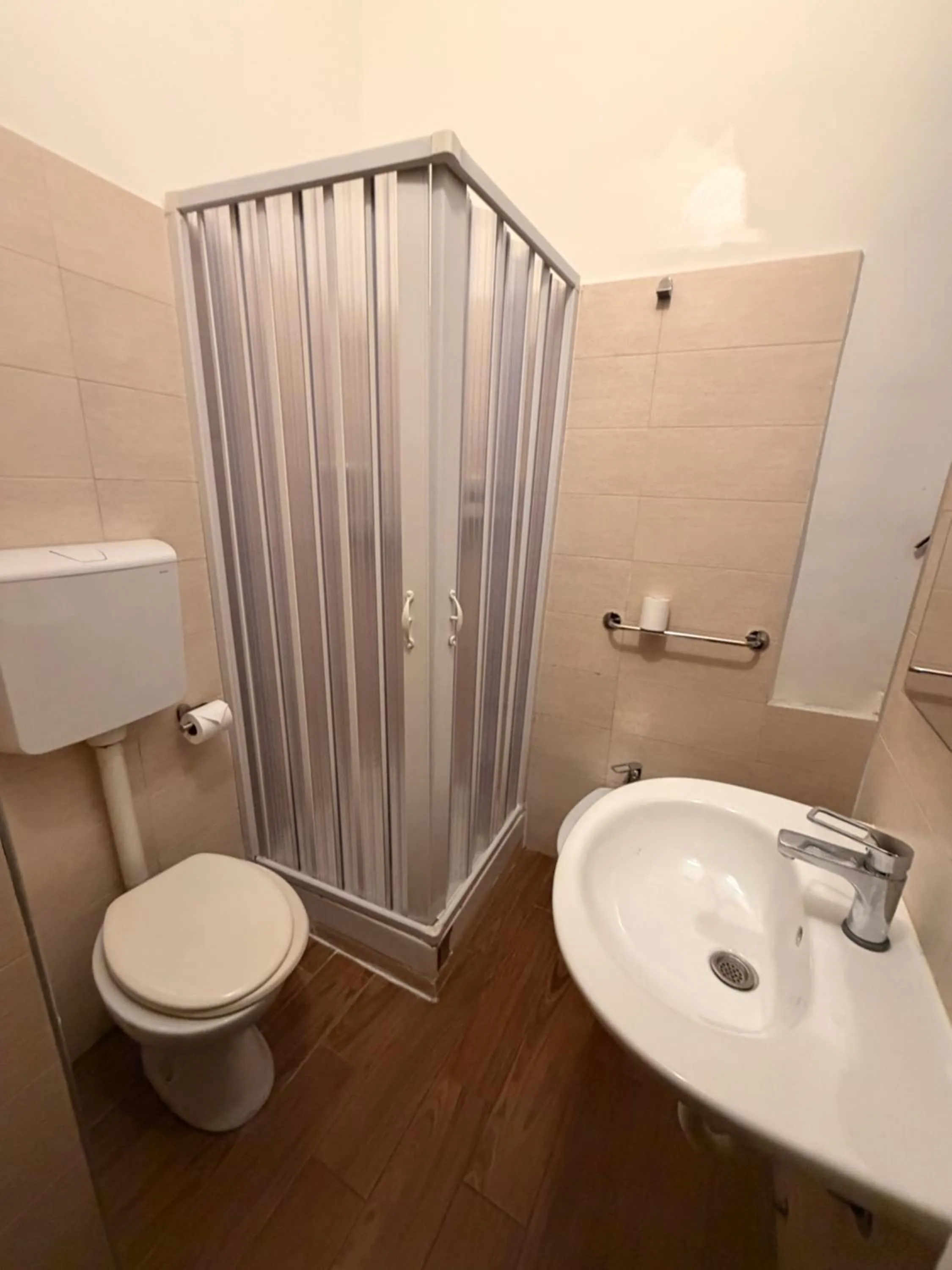 Shower in Albergo Corvetto Corso Lodi