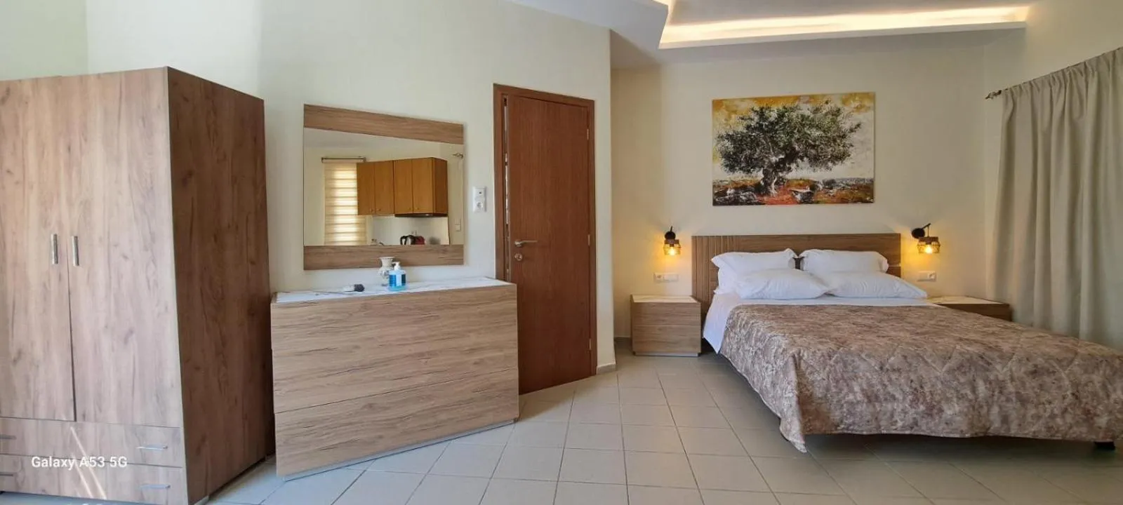 Photo of the whole room, Bed in Vassiliki Studios