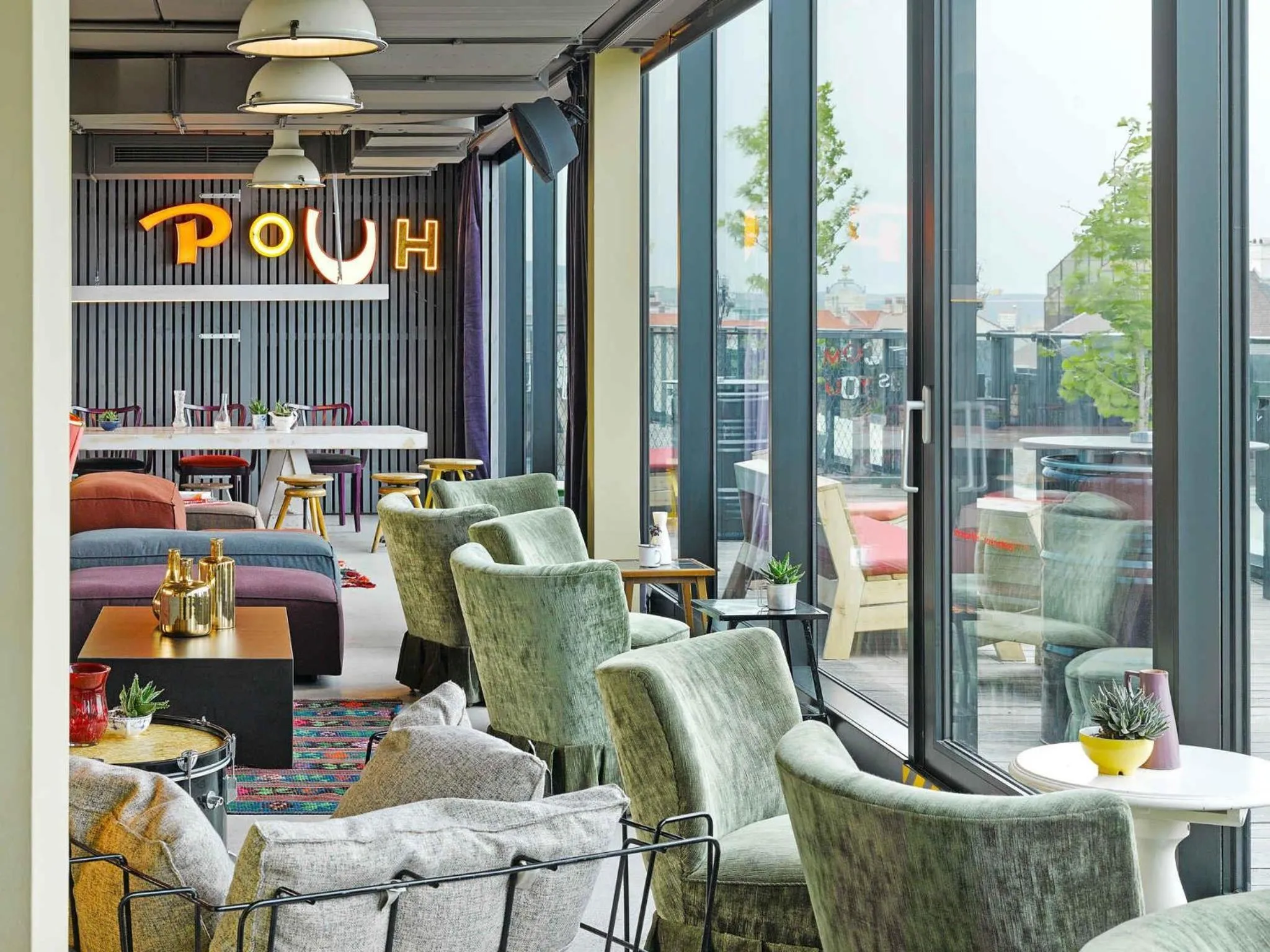 Lounge or bar in 25hours Hotel beim MuseumsQuartier