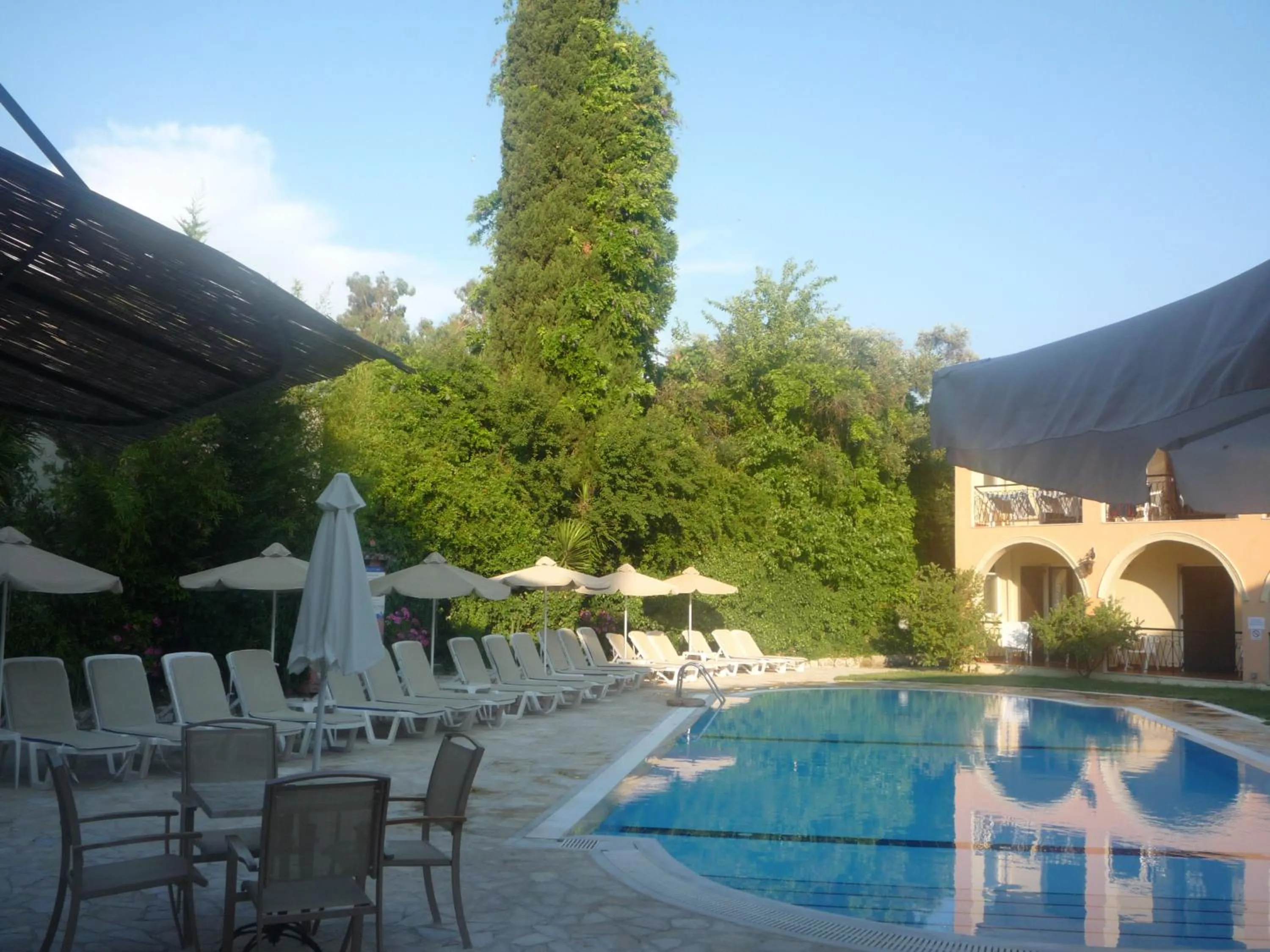 Swimming pool in Annaliza Apartments