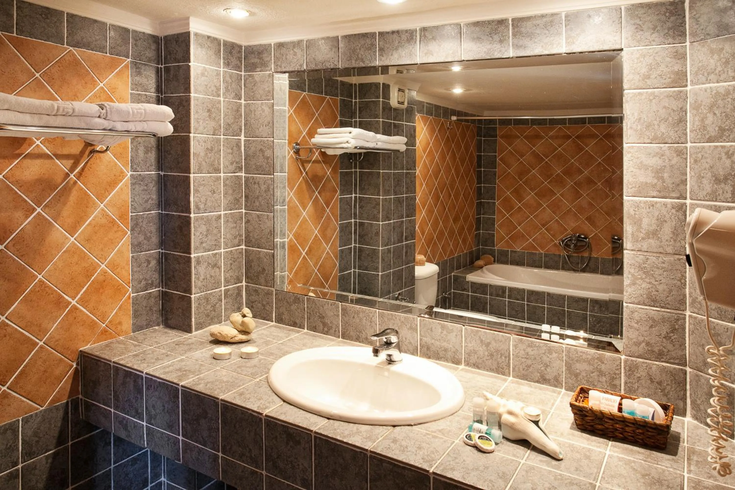Bathroom in Hotel Paralio
