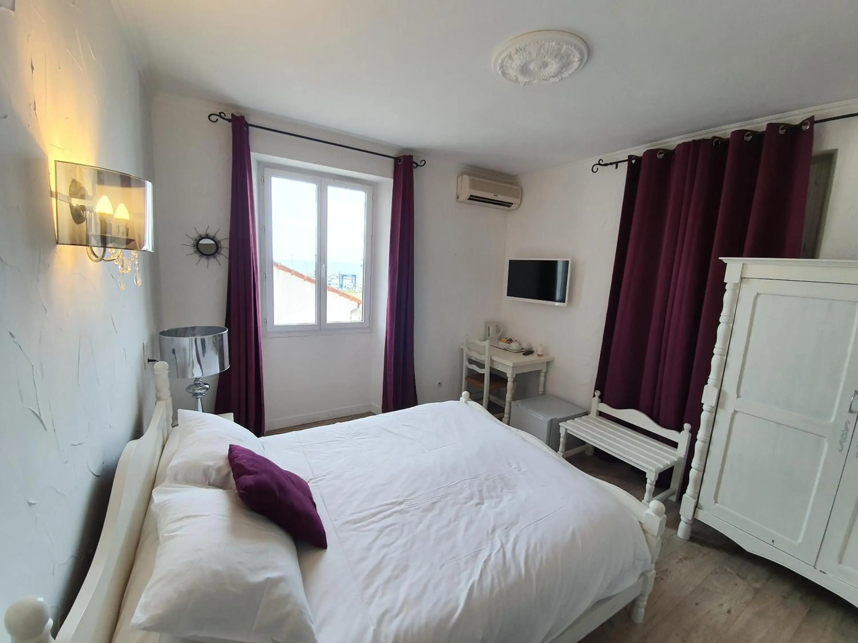 Standard Double Room in Hôtel Les 3 Terrasses Standard Double Room in Hôtel Les 3 Terrasses