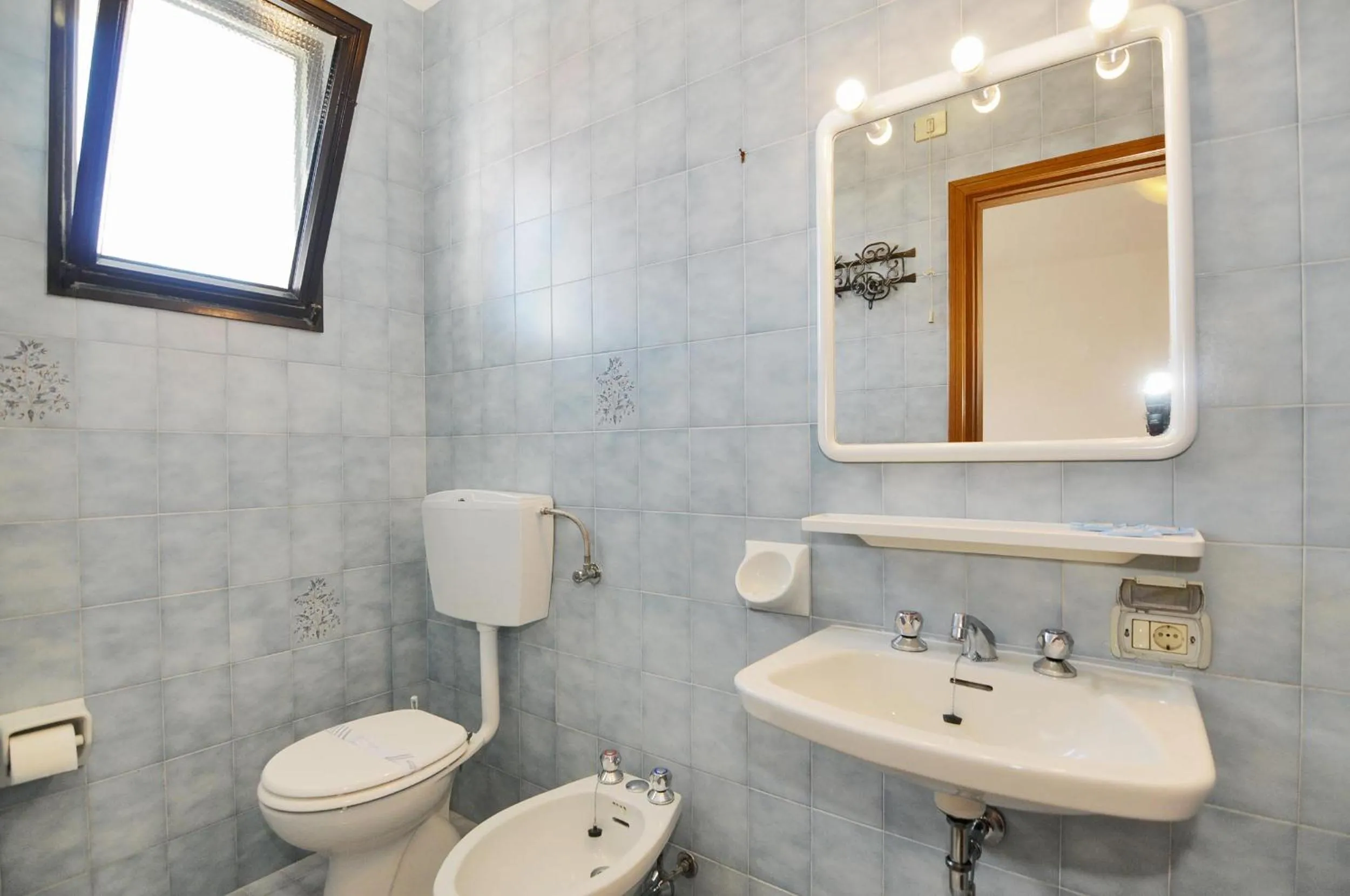 Toilet in Venus Best Price