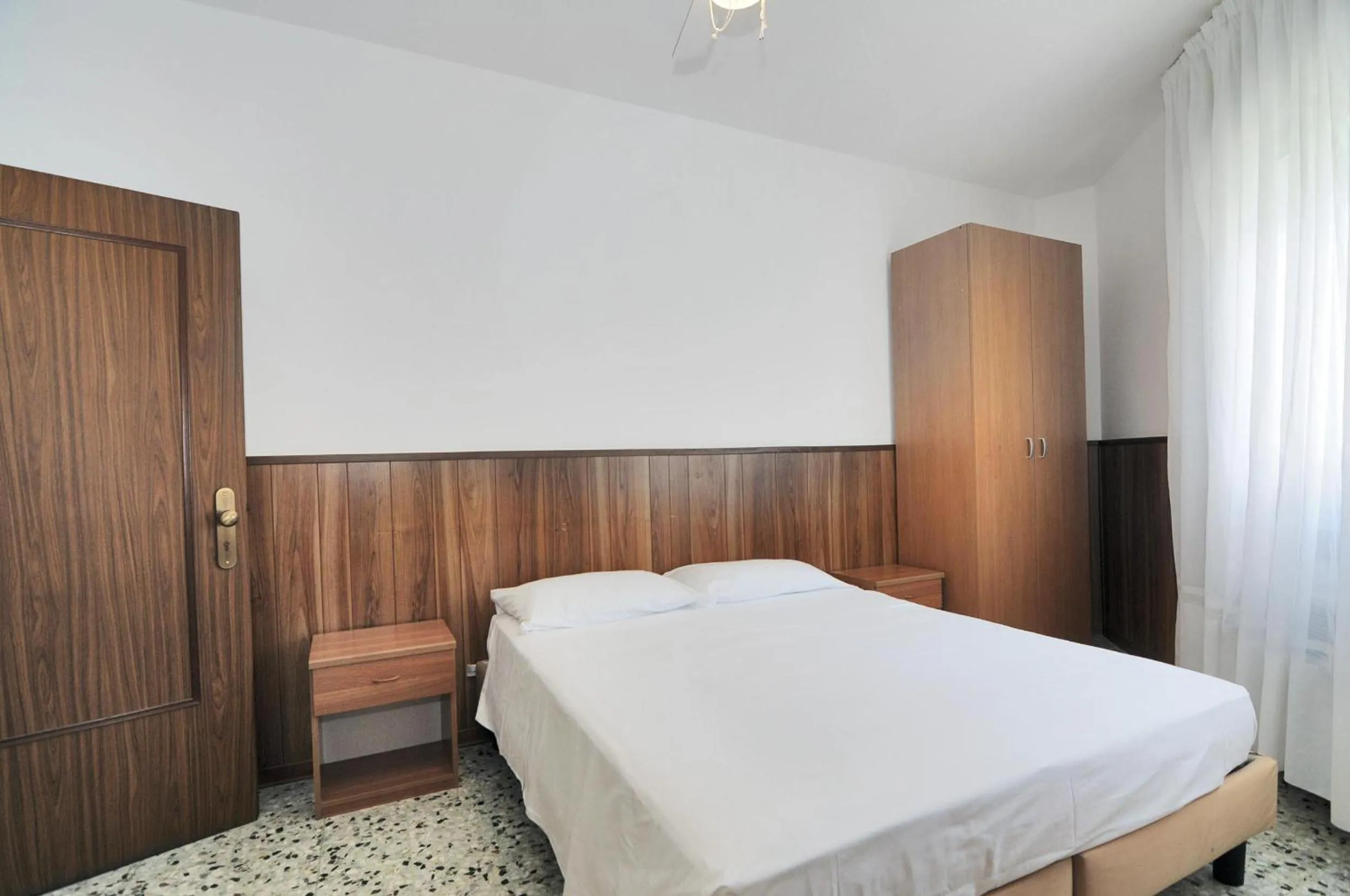 Bedroom, Bed in Venus Best Price