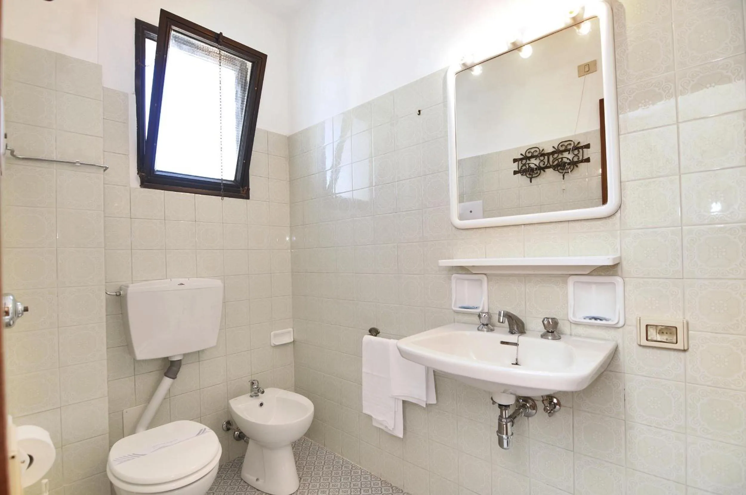 Toilet in Venus Best Price