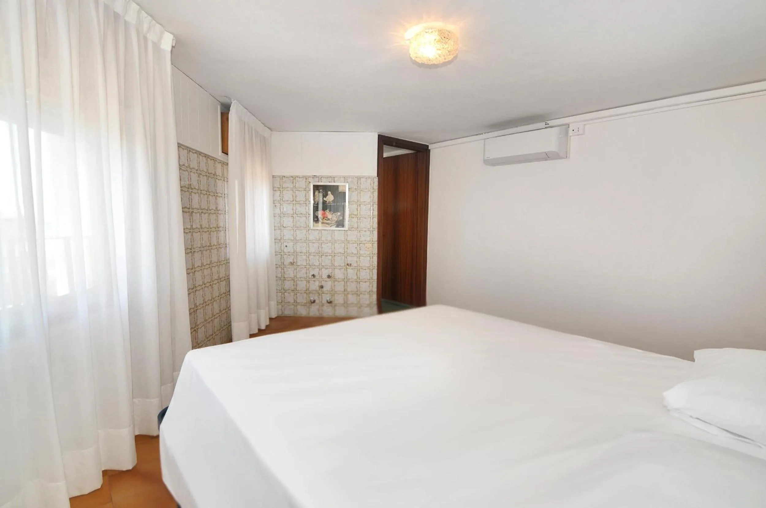 Bedroom, Bed in Venus Best Price