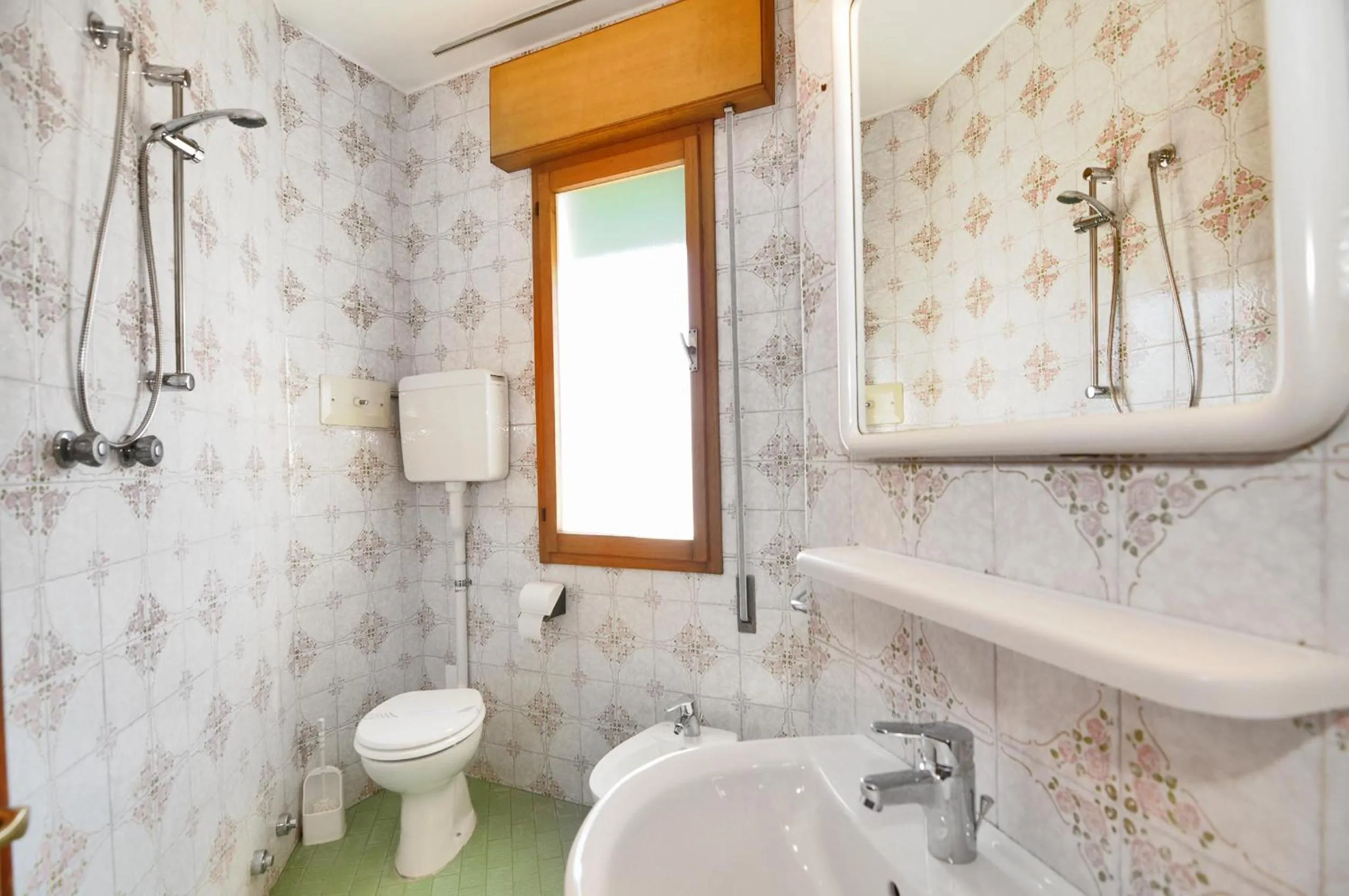 Toilet in Venus Best Price