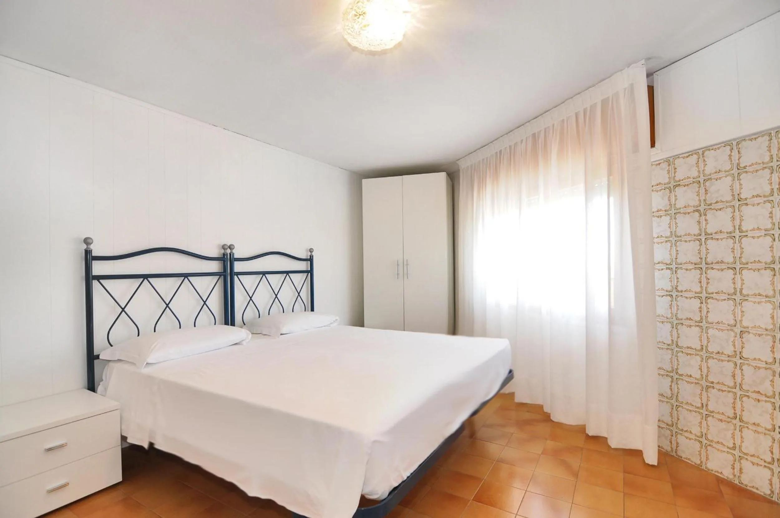 Bedroom, Bed in Venus Best Price