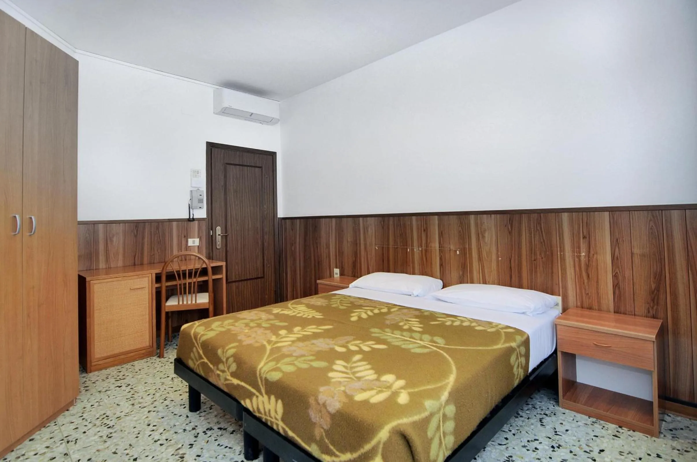 Bedroom, Bed in Venus Best Price