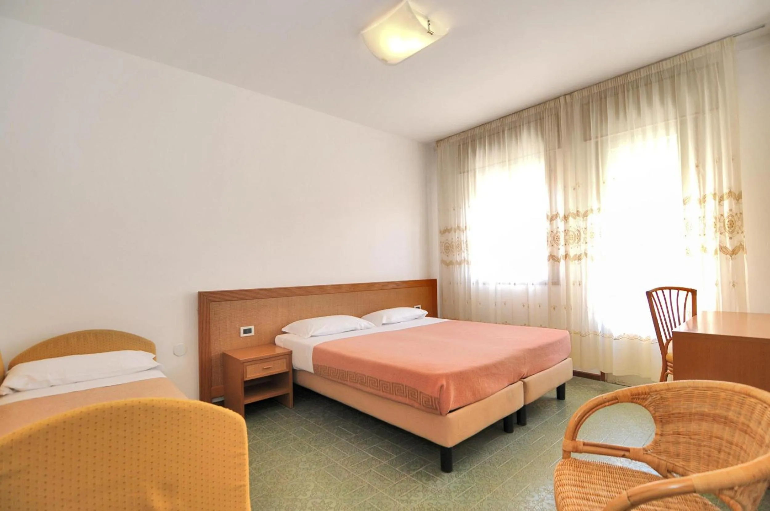 Photo of the whole room, Bed in Venus Best Price