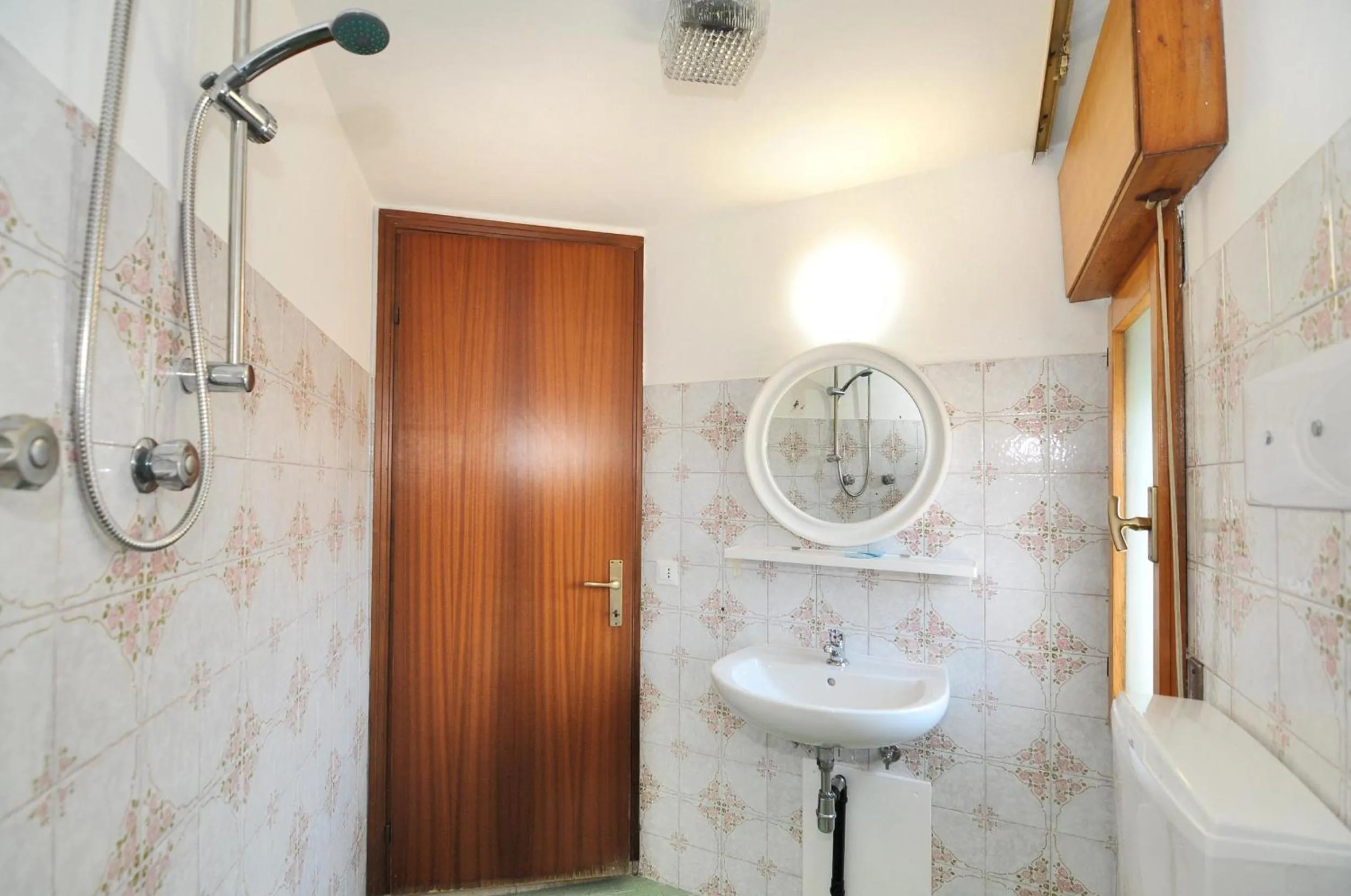 Bathroom in Venus Best Price