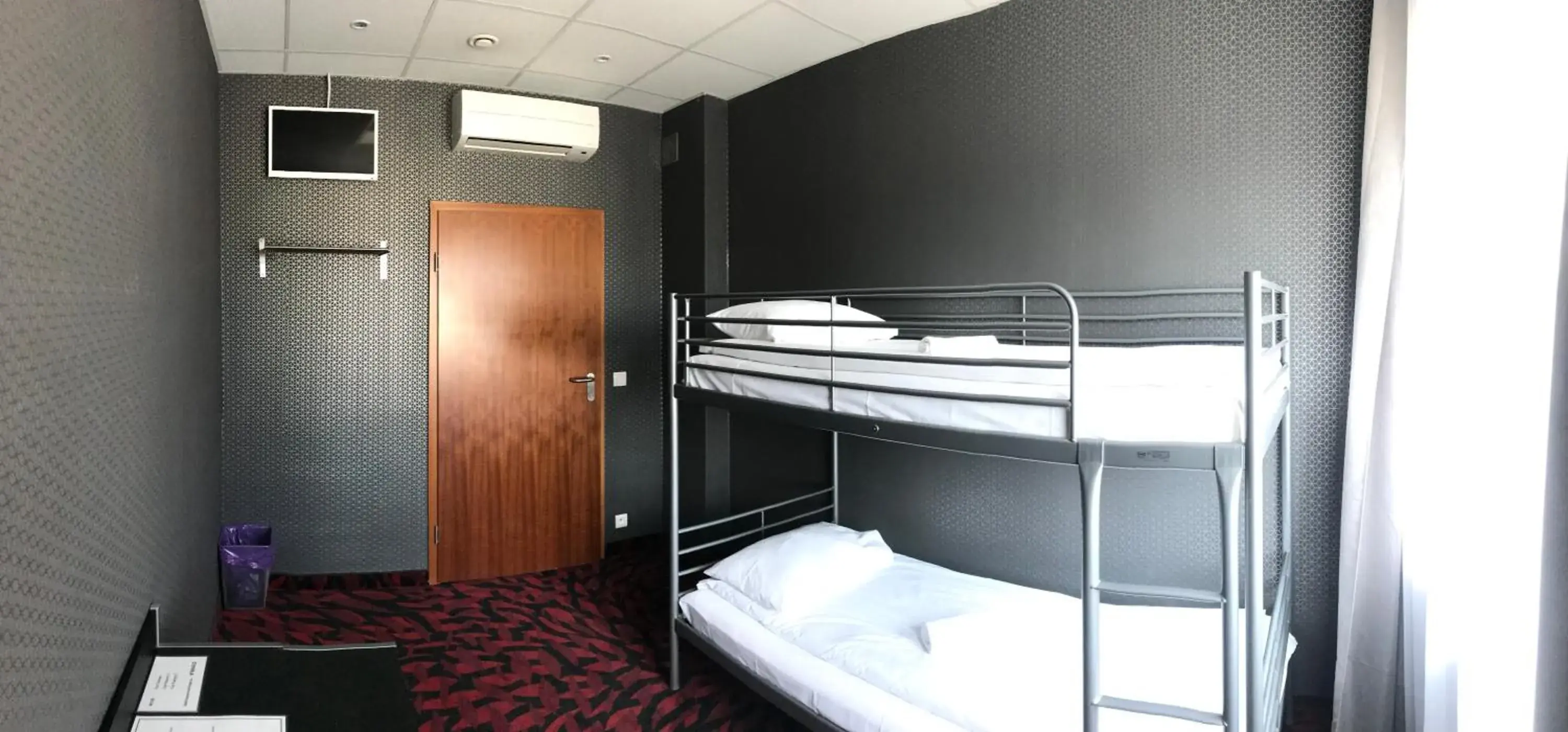 Double Room with Shared Bathroom in Loft Car Factory Double Room with Shared Bathroom in Loft Car Factory