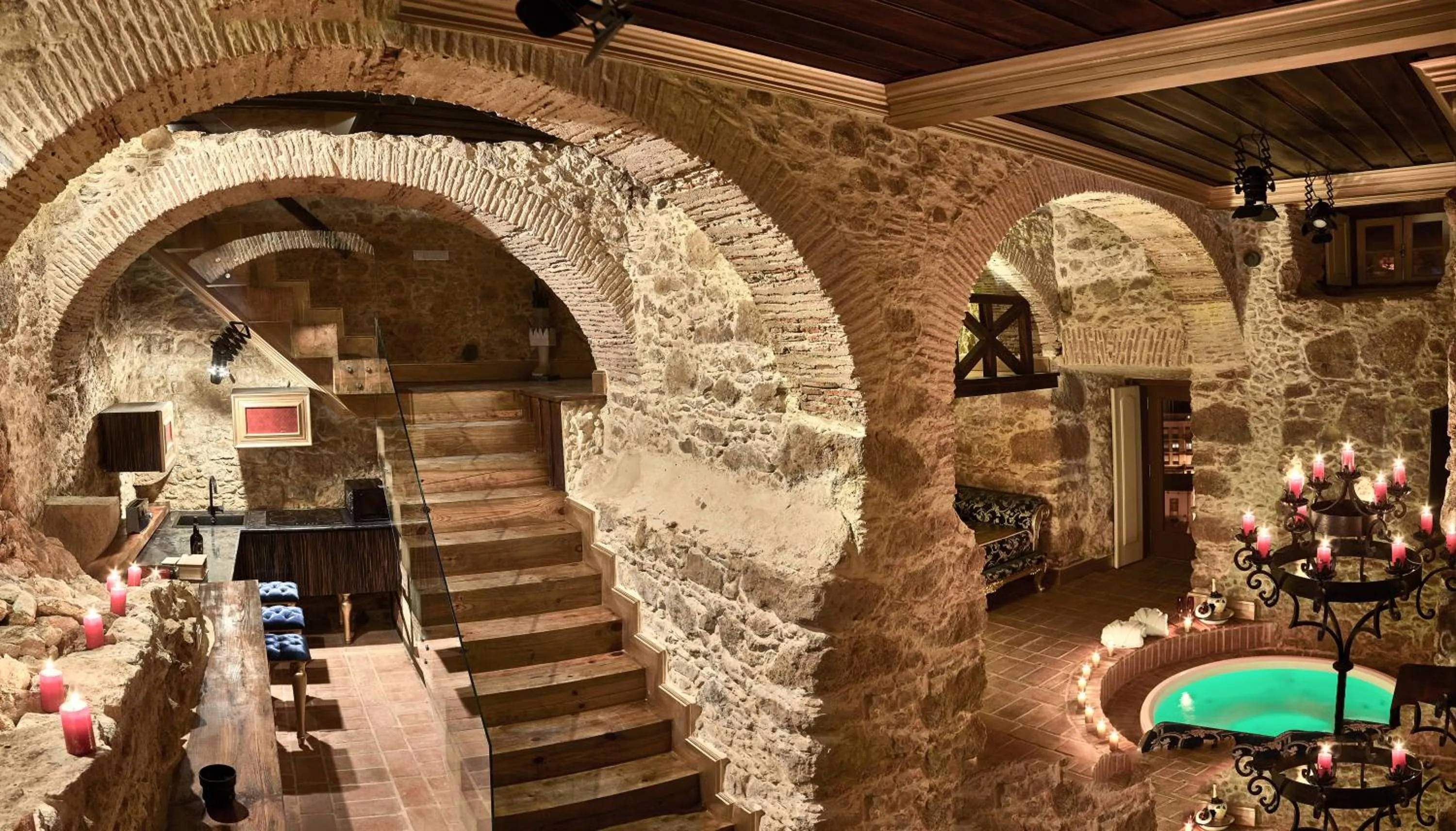 Hot Tub in Solar Antigo Luxury Spa Coimbra