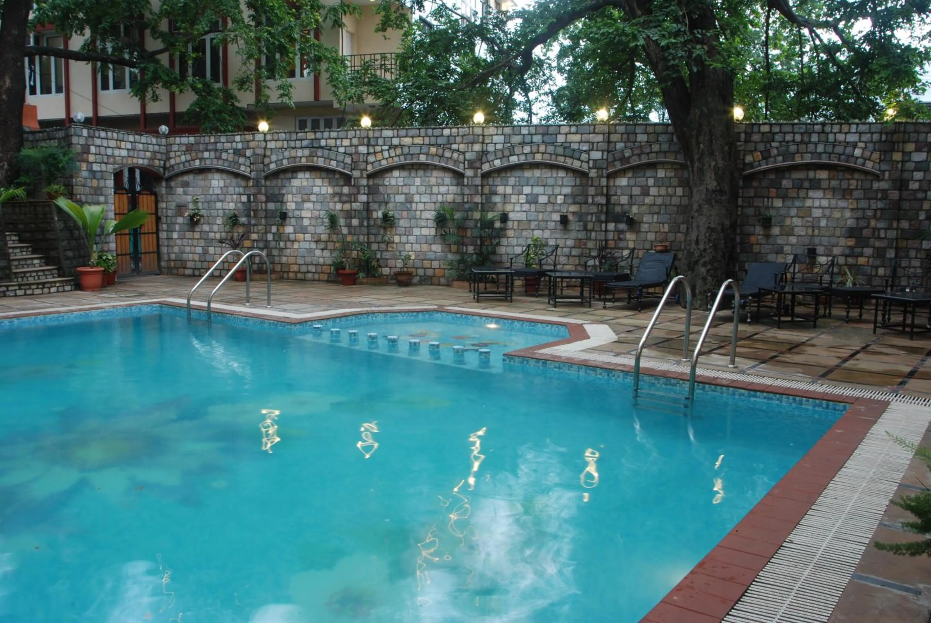 Swimming pool in Hotel Corbett Kingdom