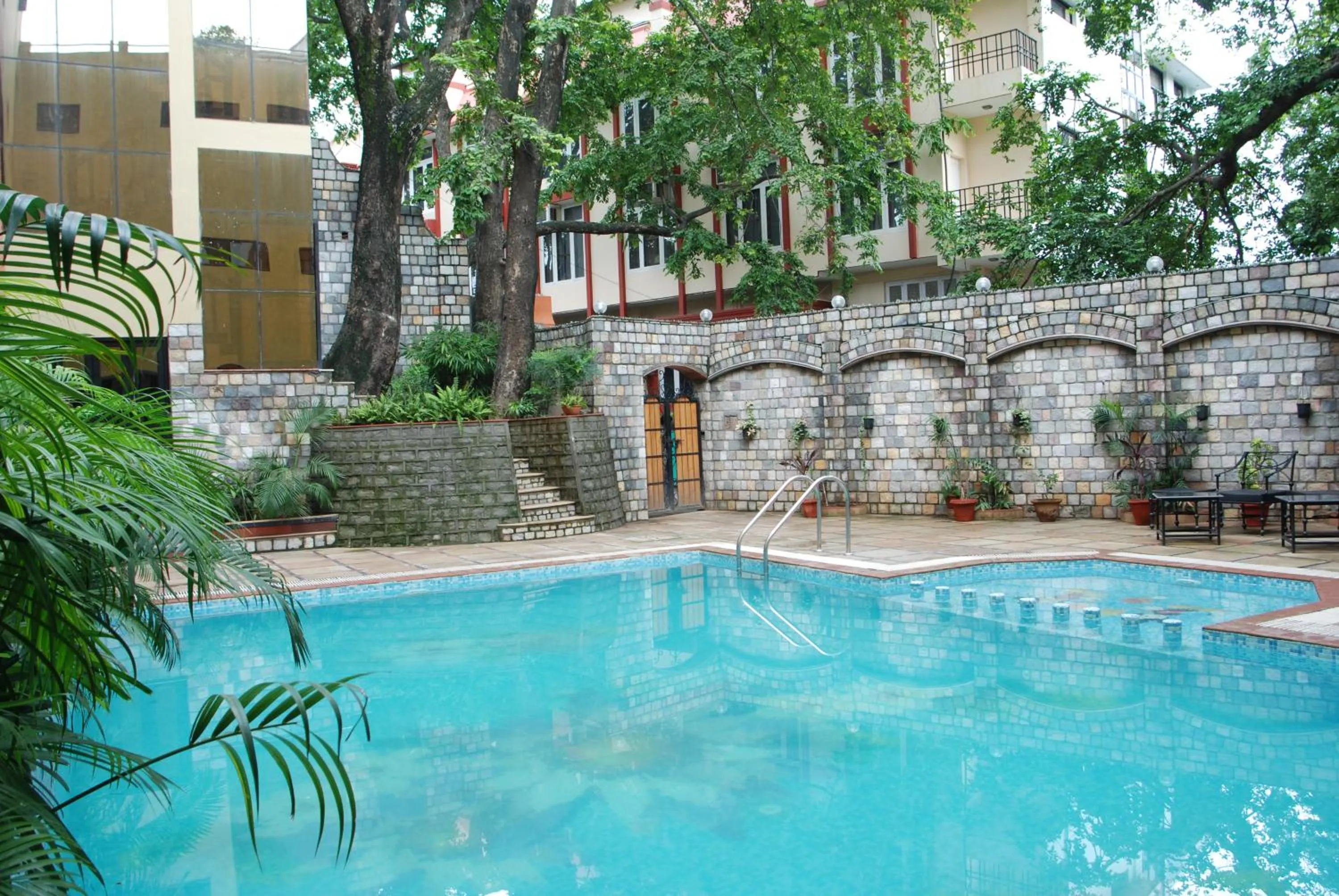Swimming pool in Hotel Corbett Kingdom