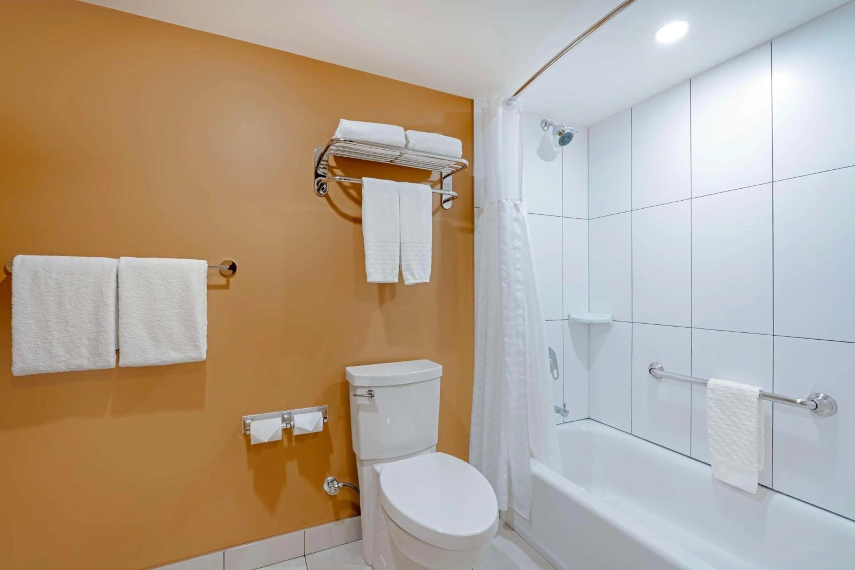 Bathroom in Best Western Plus Emerald Isle Hotel