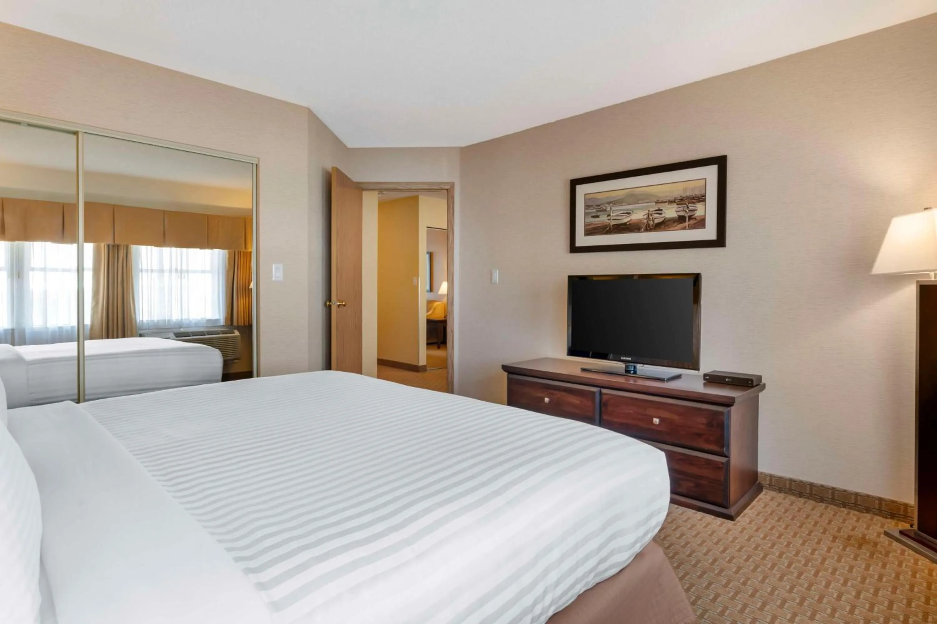 Bedroom, Bed in Best Western Plus Emerald Isle Hotel