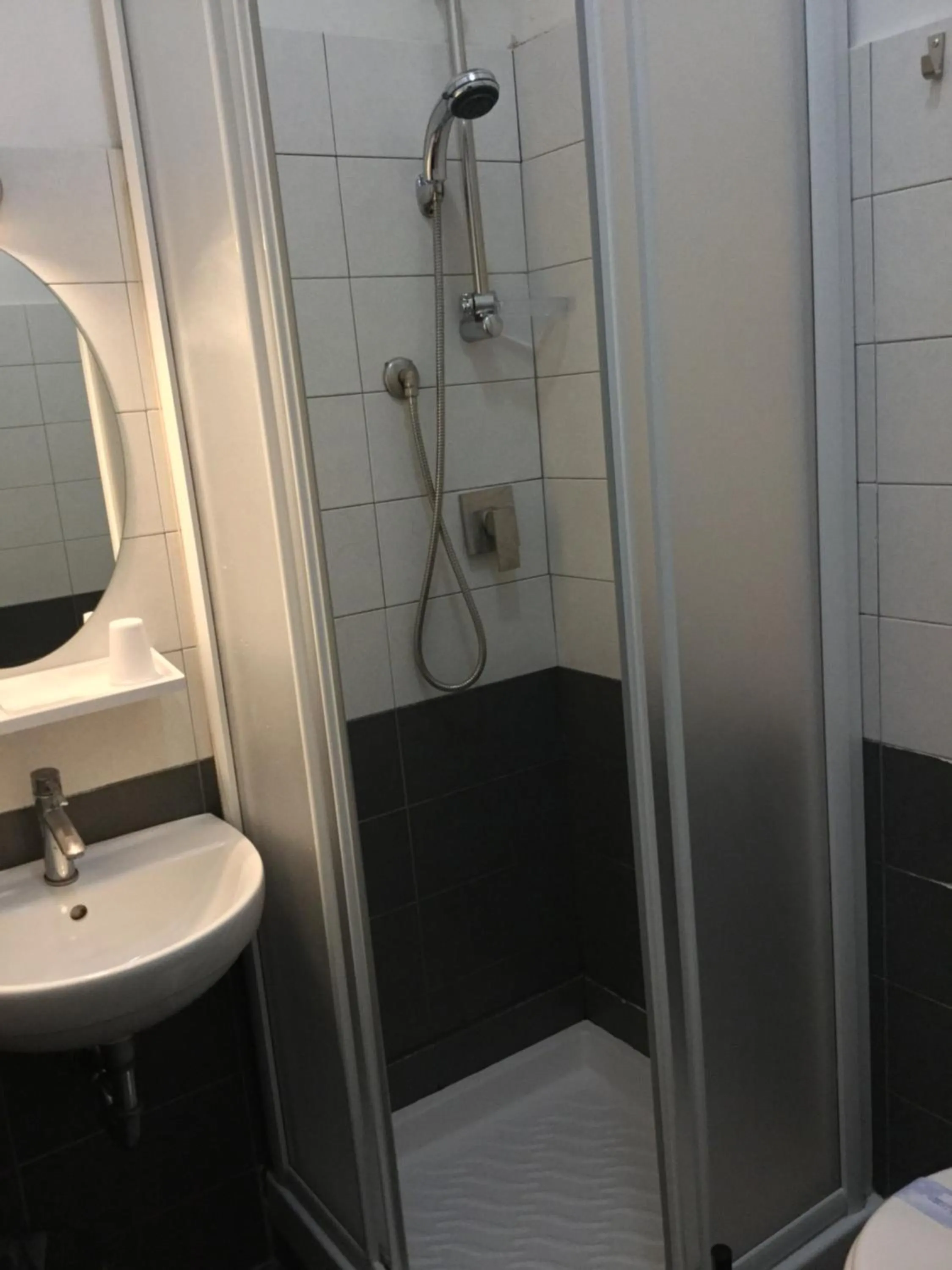 Bathroom in Cialdini Rome