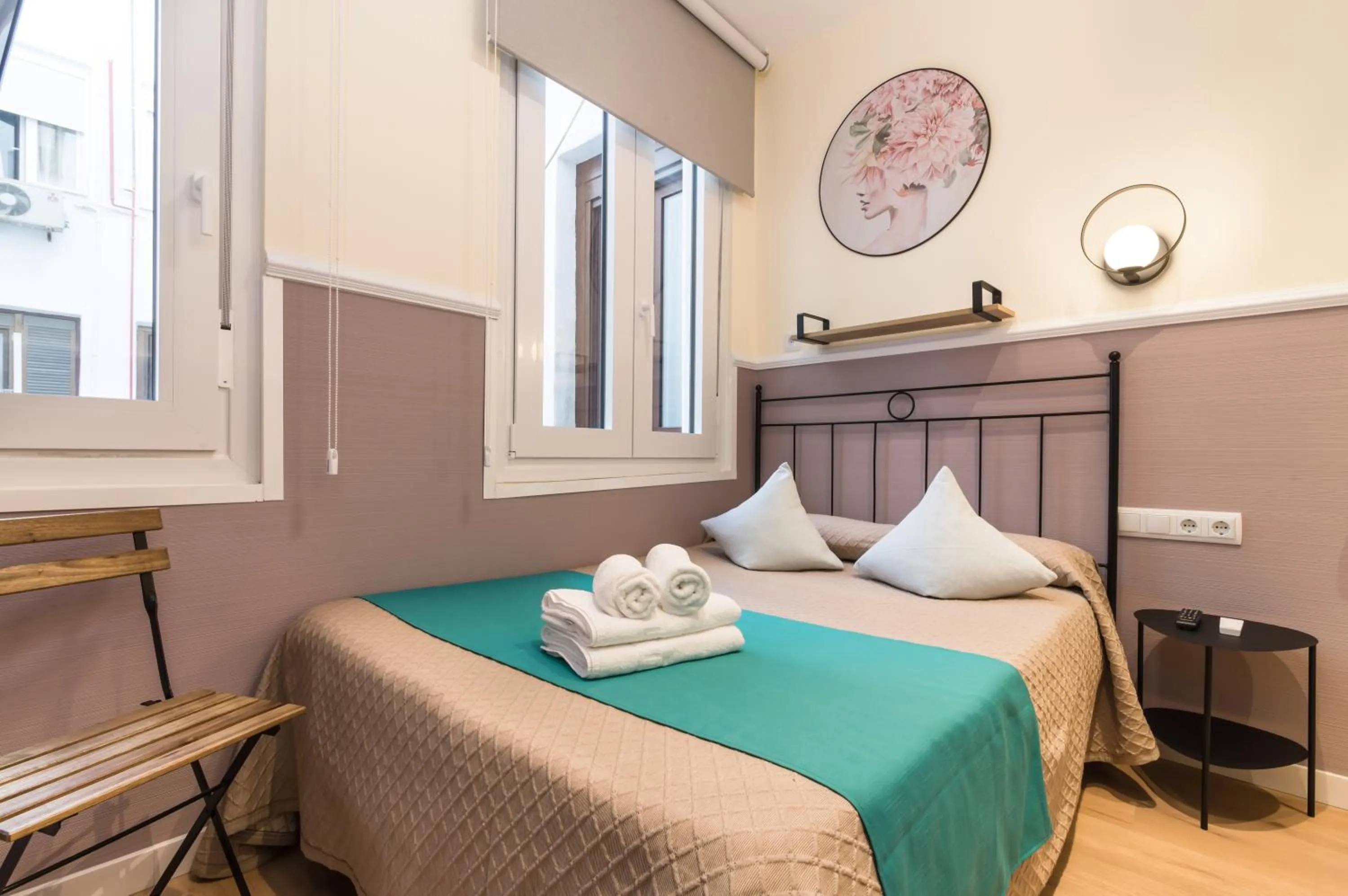 Photo of the whole room, Bed in Hostal Evoke Madrid