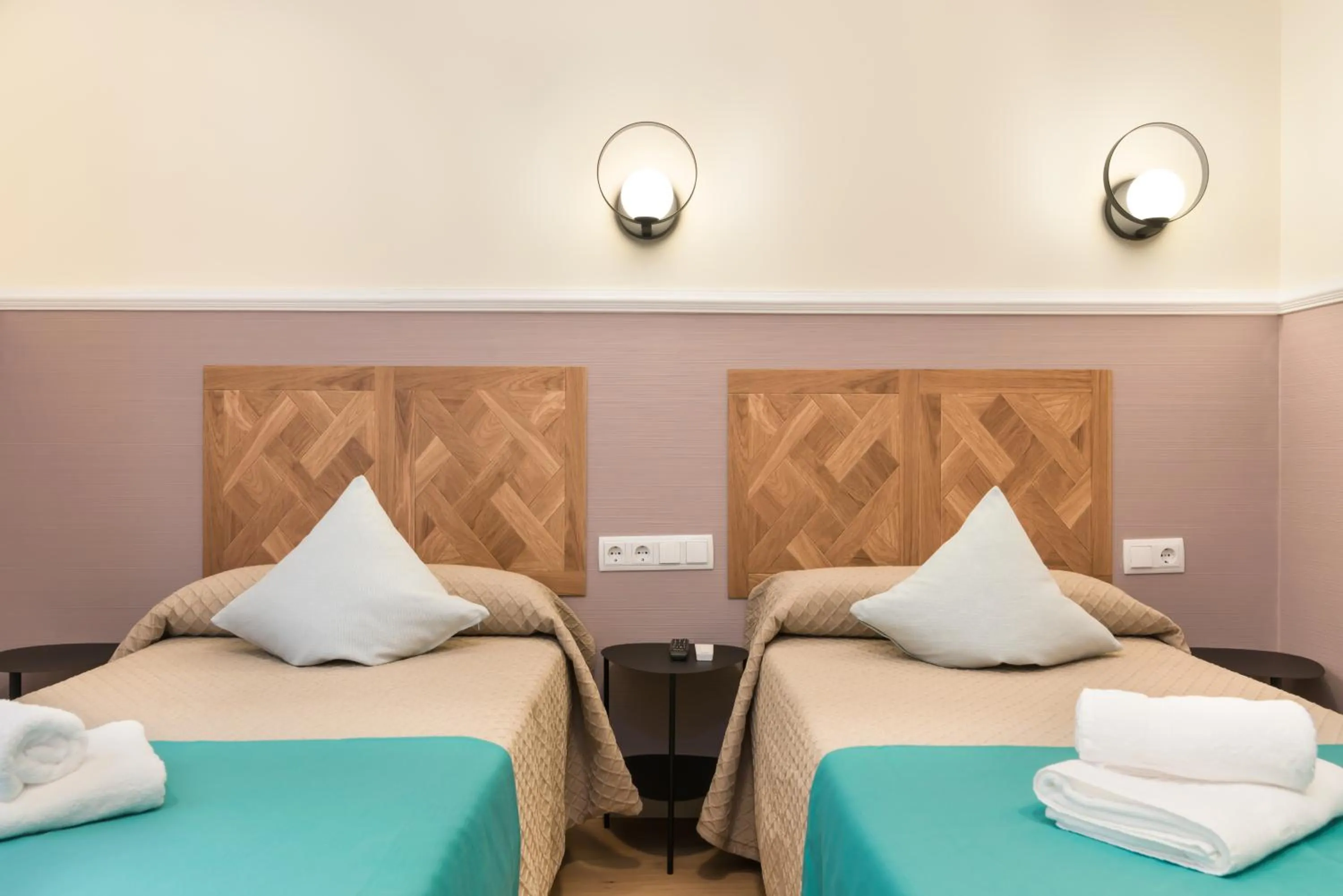 Photo of the whole room, Bed in Hostal Evoke Madrid