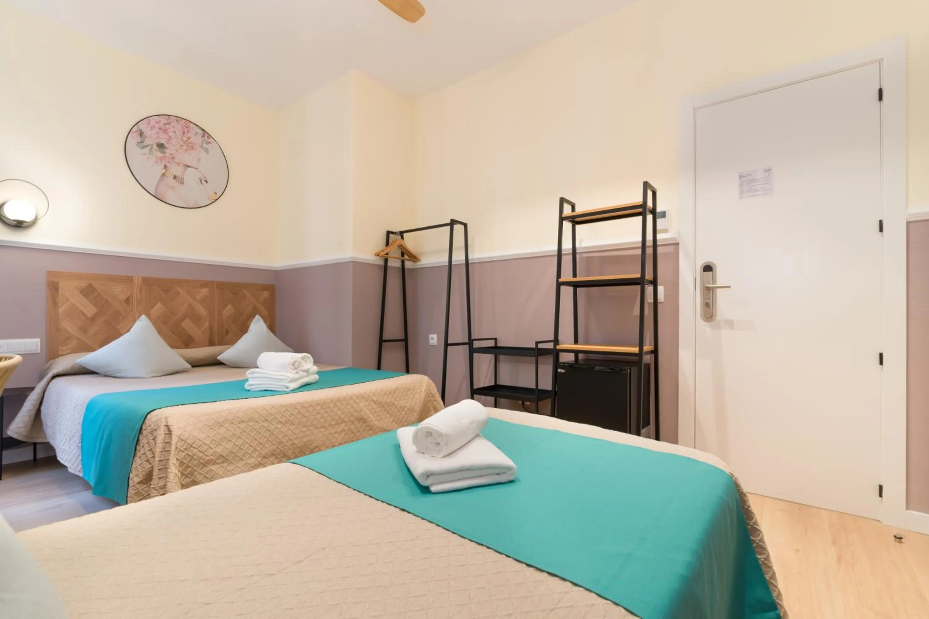 Photo of the whole room, Bed in Hostal Evoke Madrid