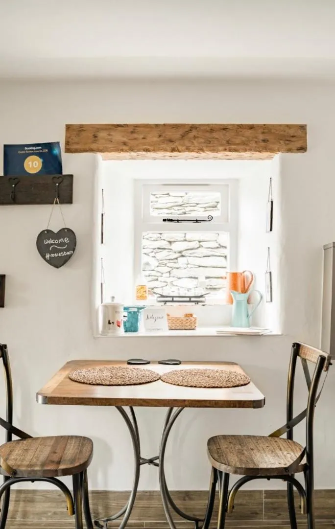 Kitchen or kitchenette in Rosie's Barn