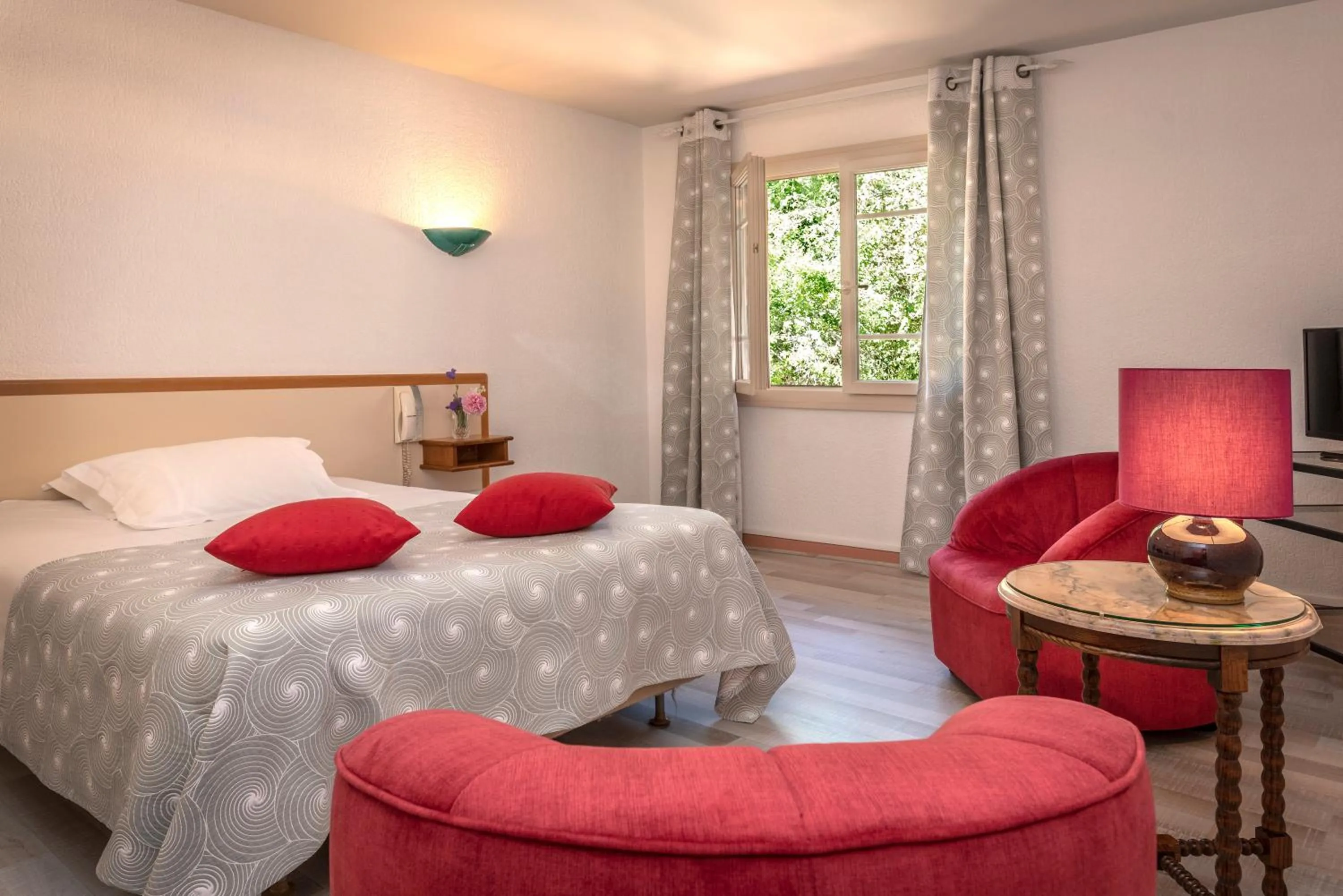 Bed in Logis Hôtel Restaurant Le Mont Aigoual