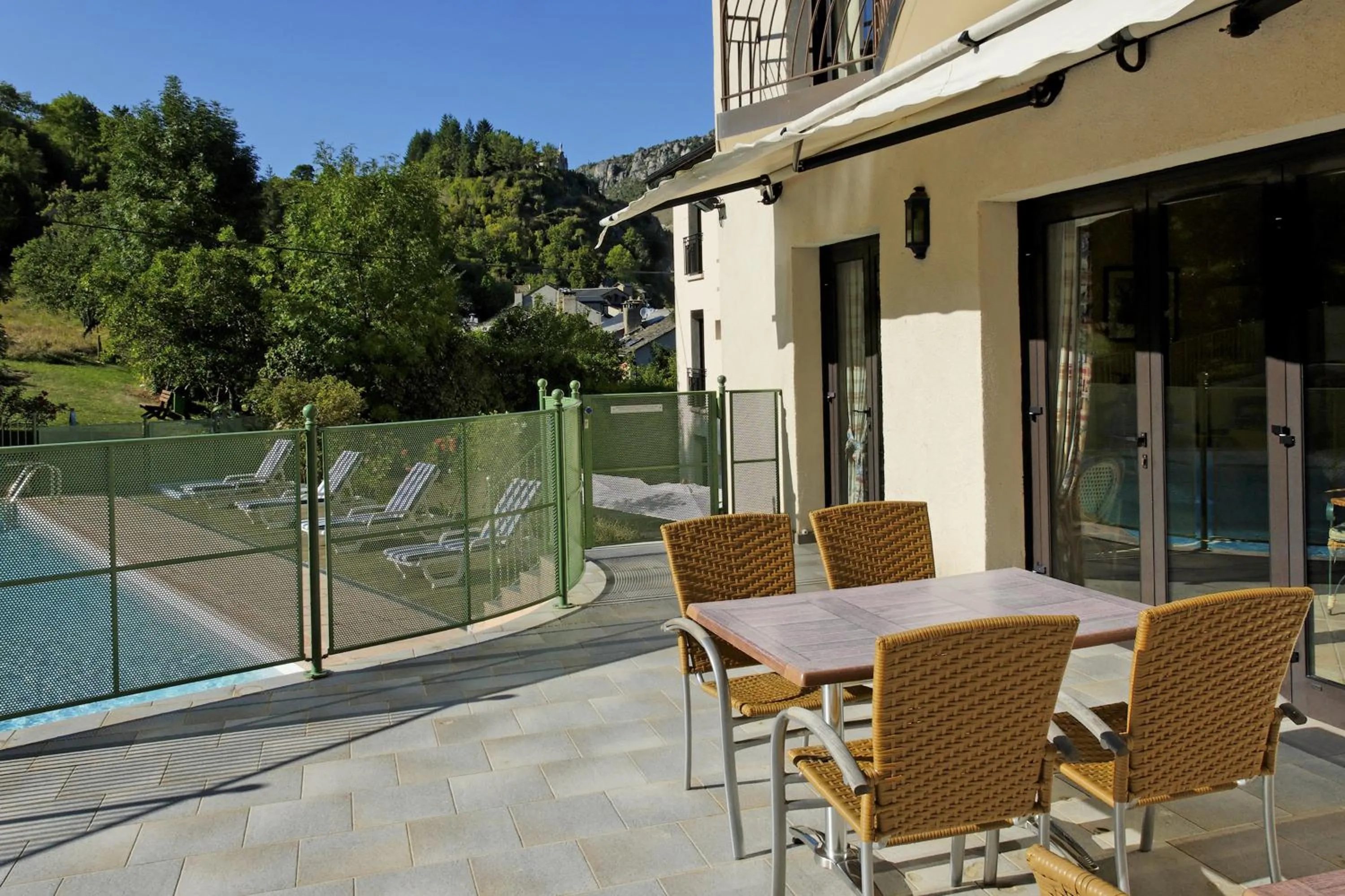 People in Logis Hôtel Restaurant Le Mont Aigoual